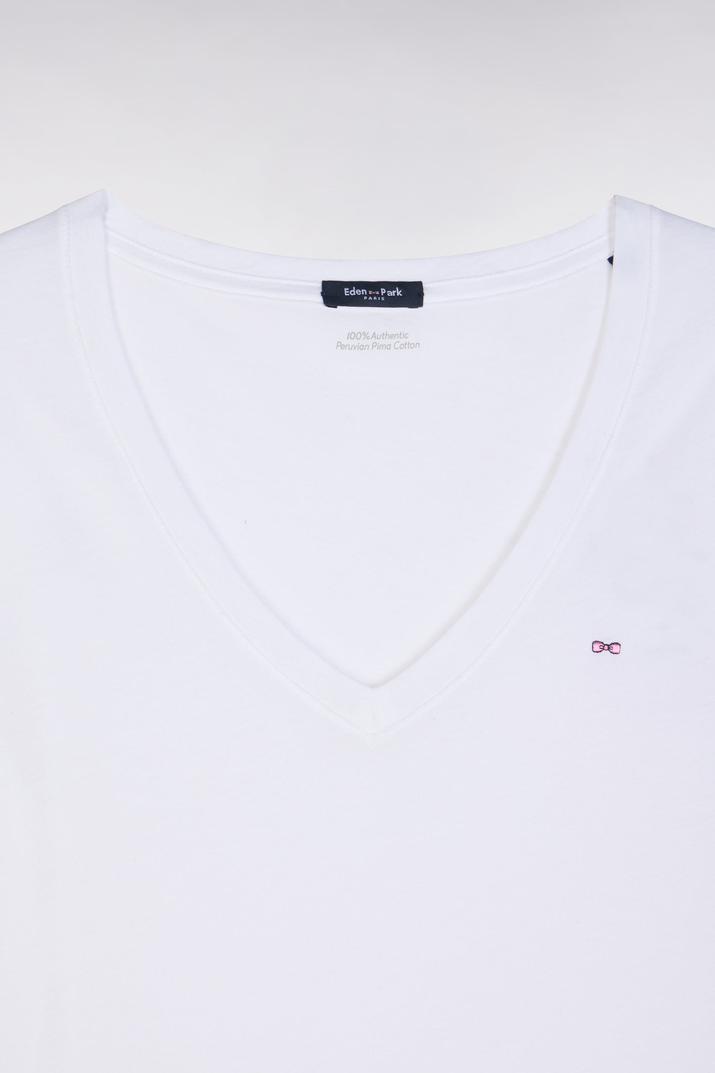 V-neck T-shirt in lightweight white Pima cotton jersey, straight cut