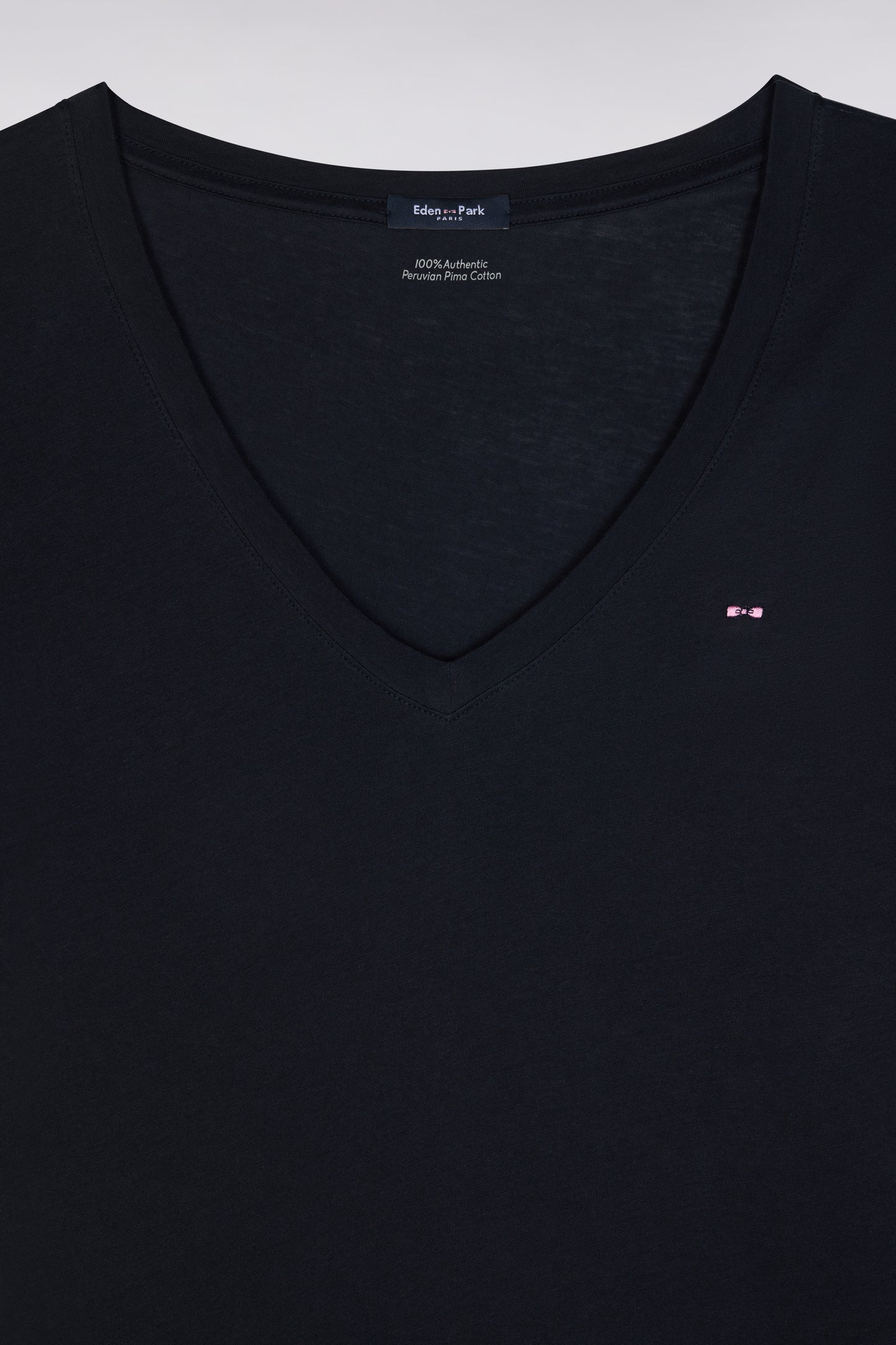 V-neck T-shirt in lightweight navy Pima cotton jersey, straight cut
