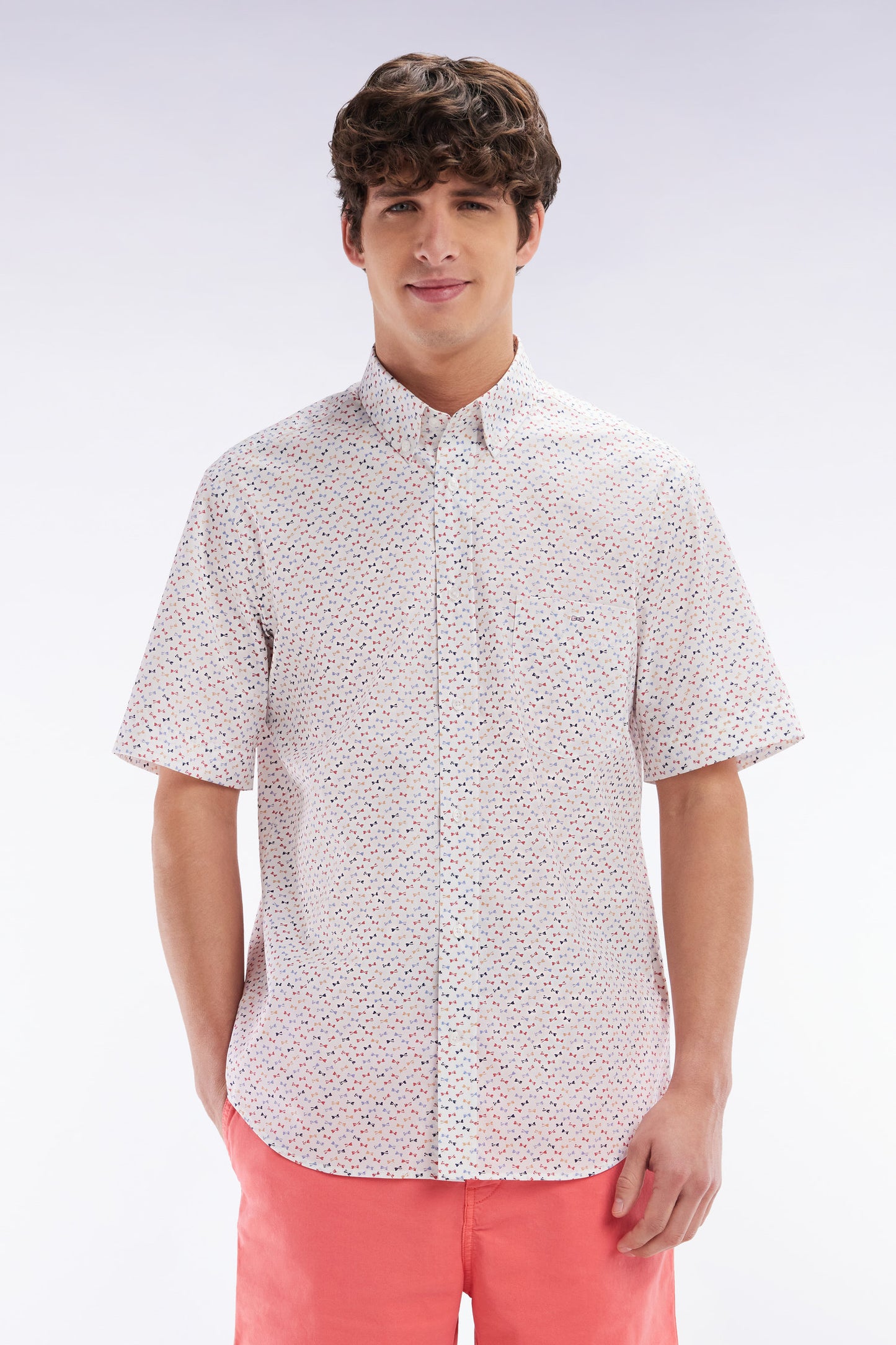 Straight short-sleeved ecru shirt in cotton poplin with multicolored bow tie print