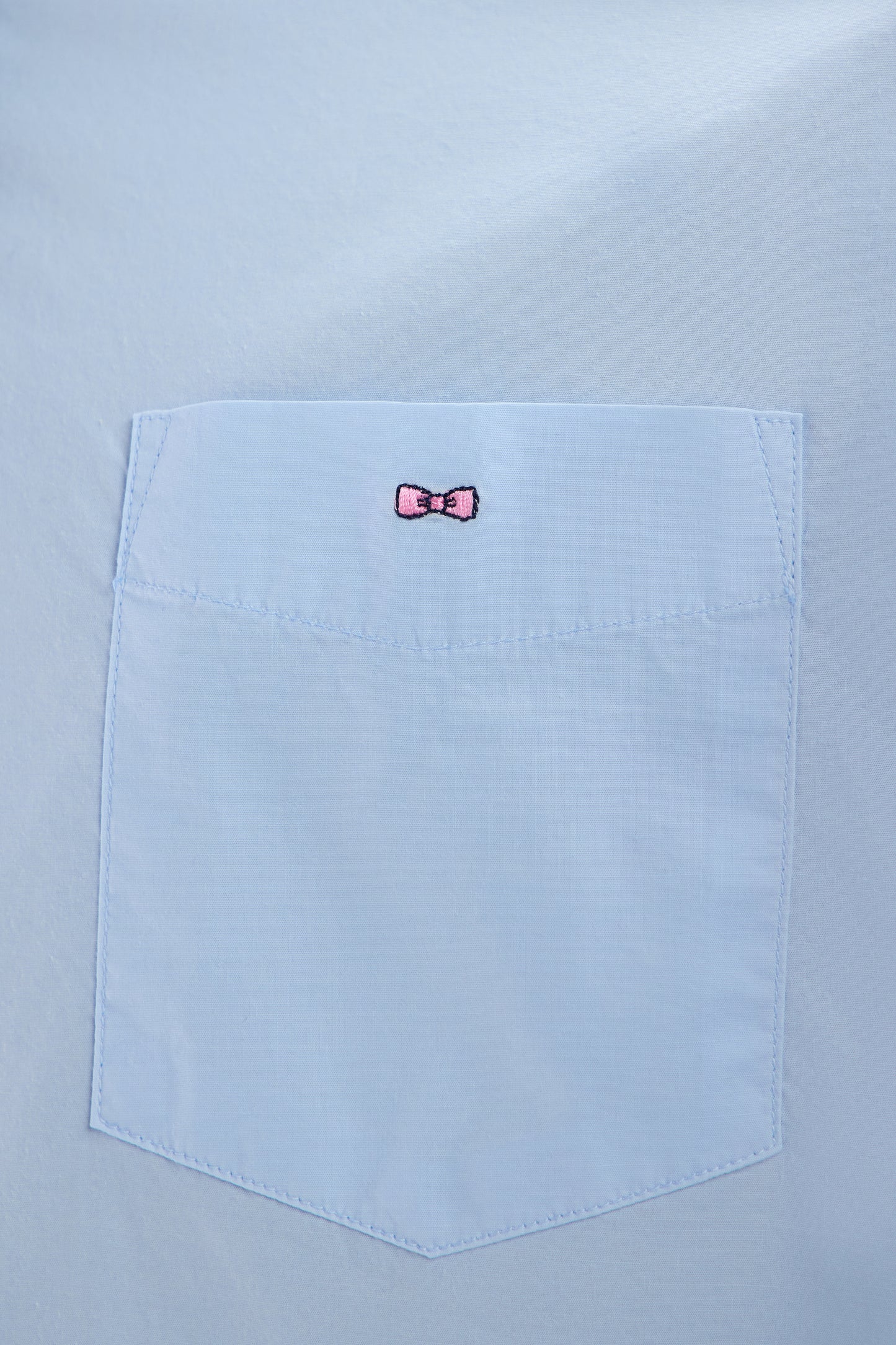 Straight-fit unisex shirt in sky blue stretch cotton and lyocell