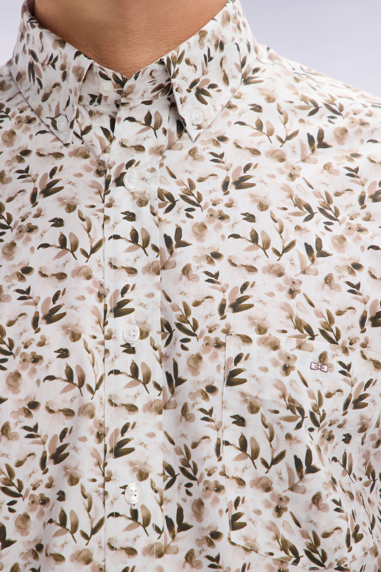 Straight-fit beige cotton poplin shirt with botanical microprint