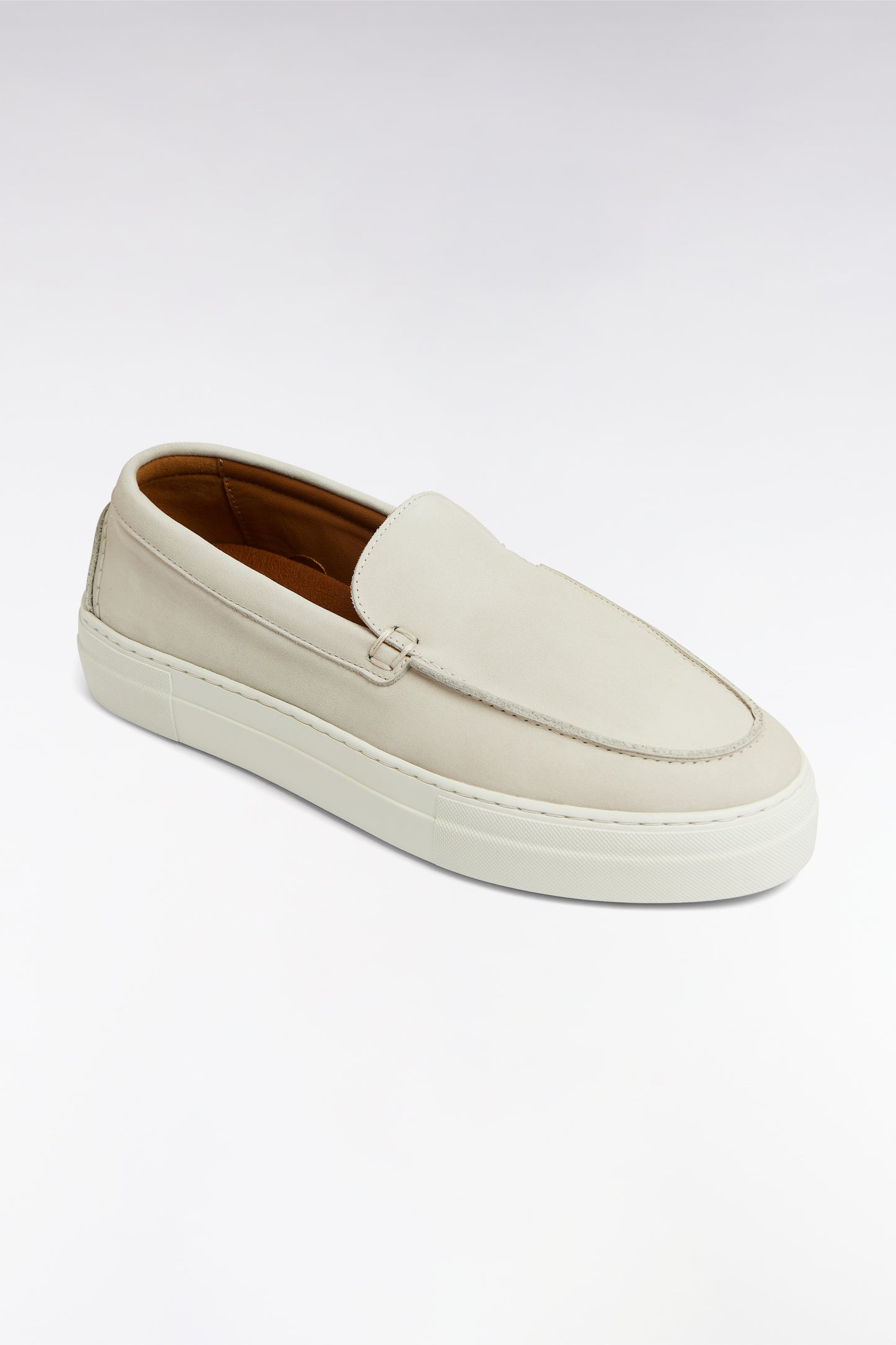 Loafers with sneakers soles in ecru suede leather