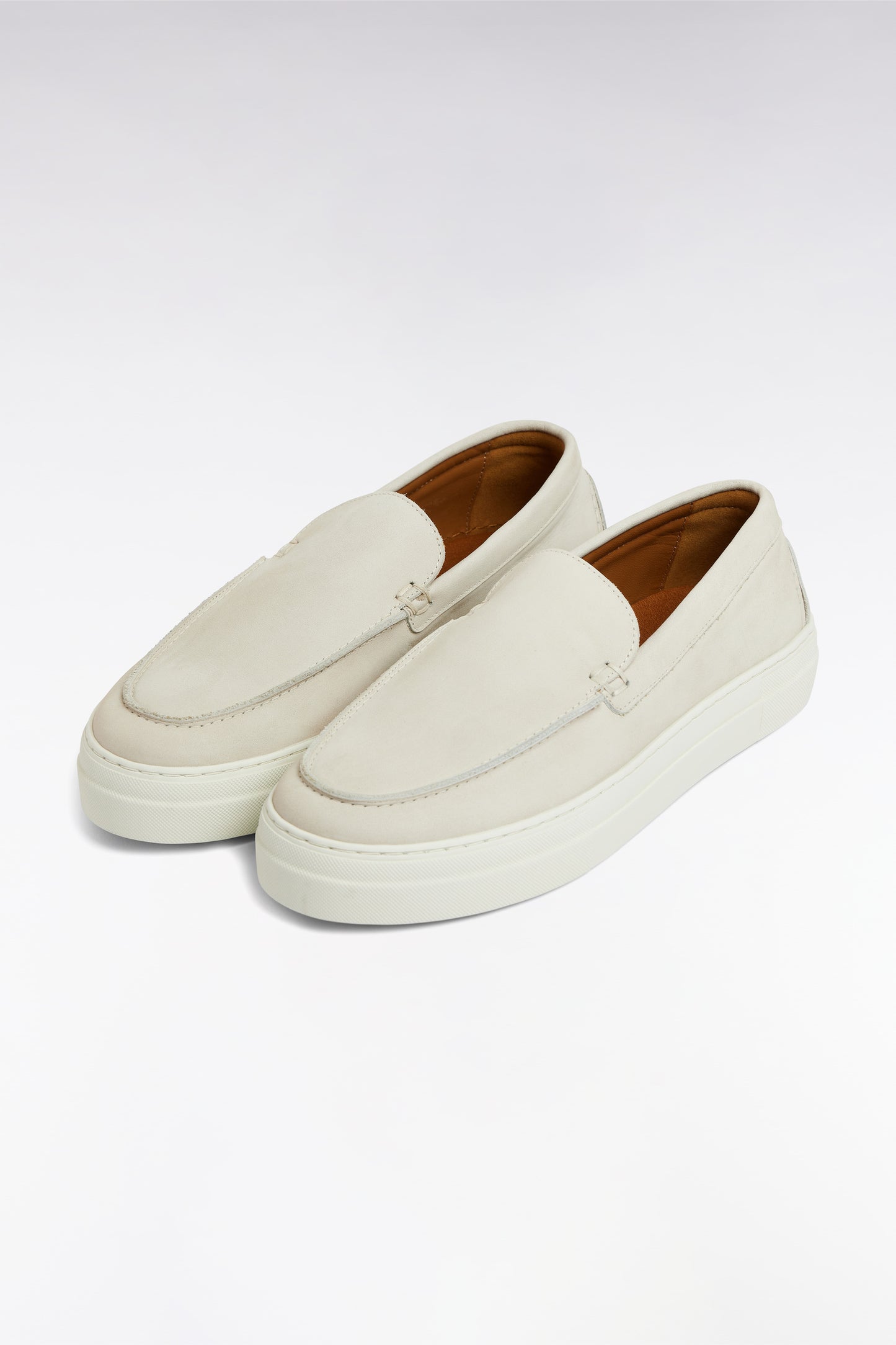 Loafers with sneakers soles in ecru suede leather