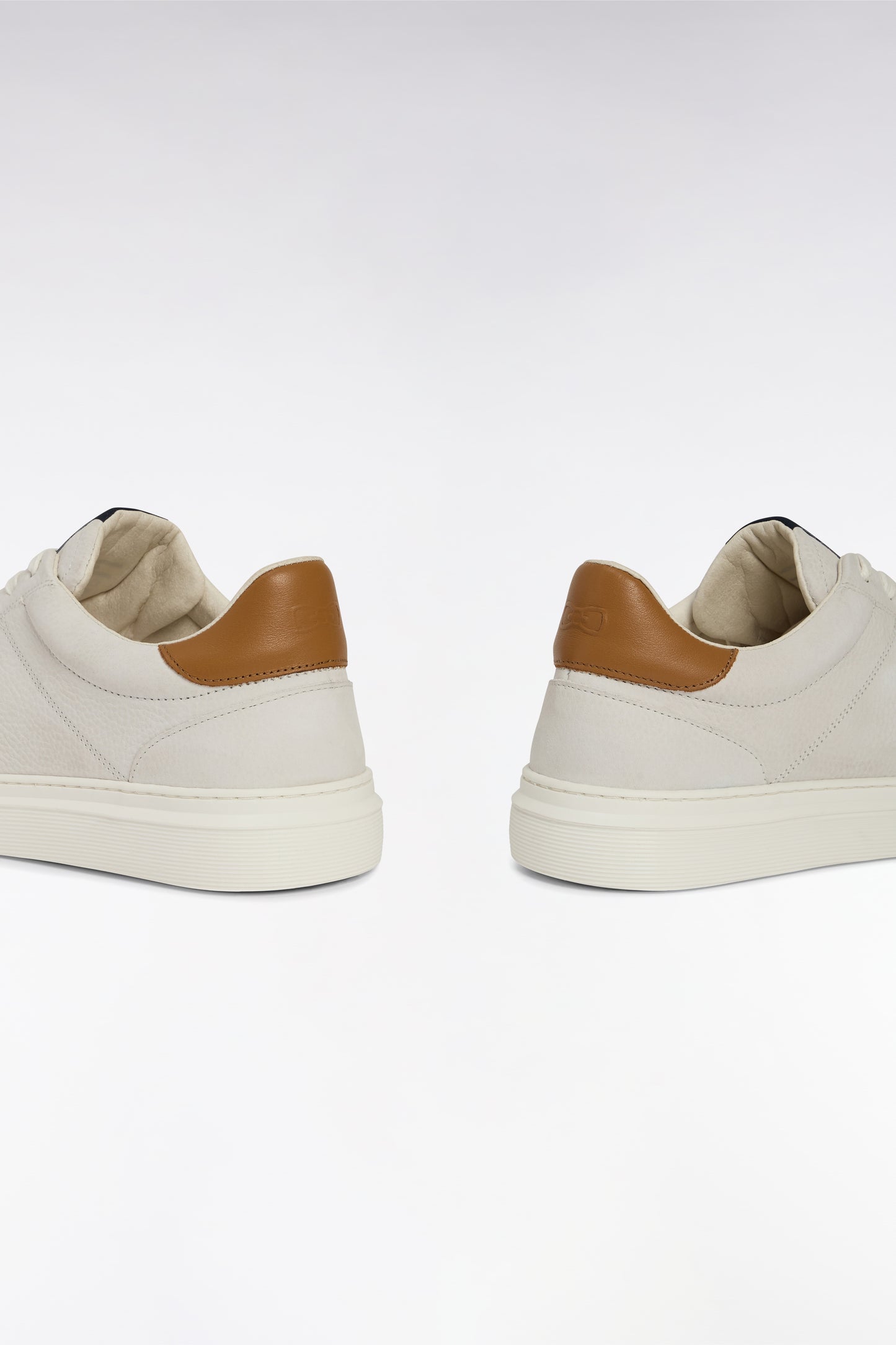 White leather low-top sneakers
