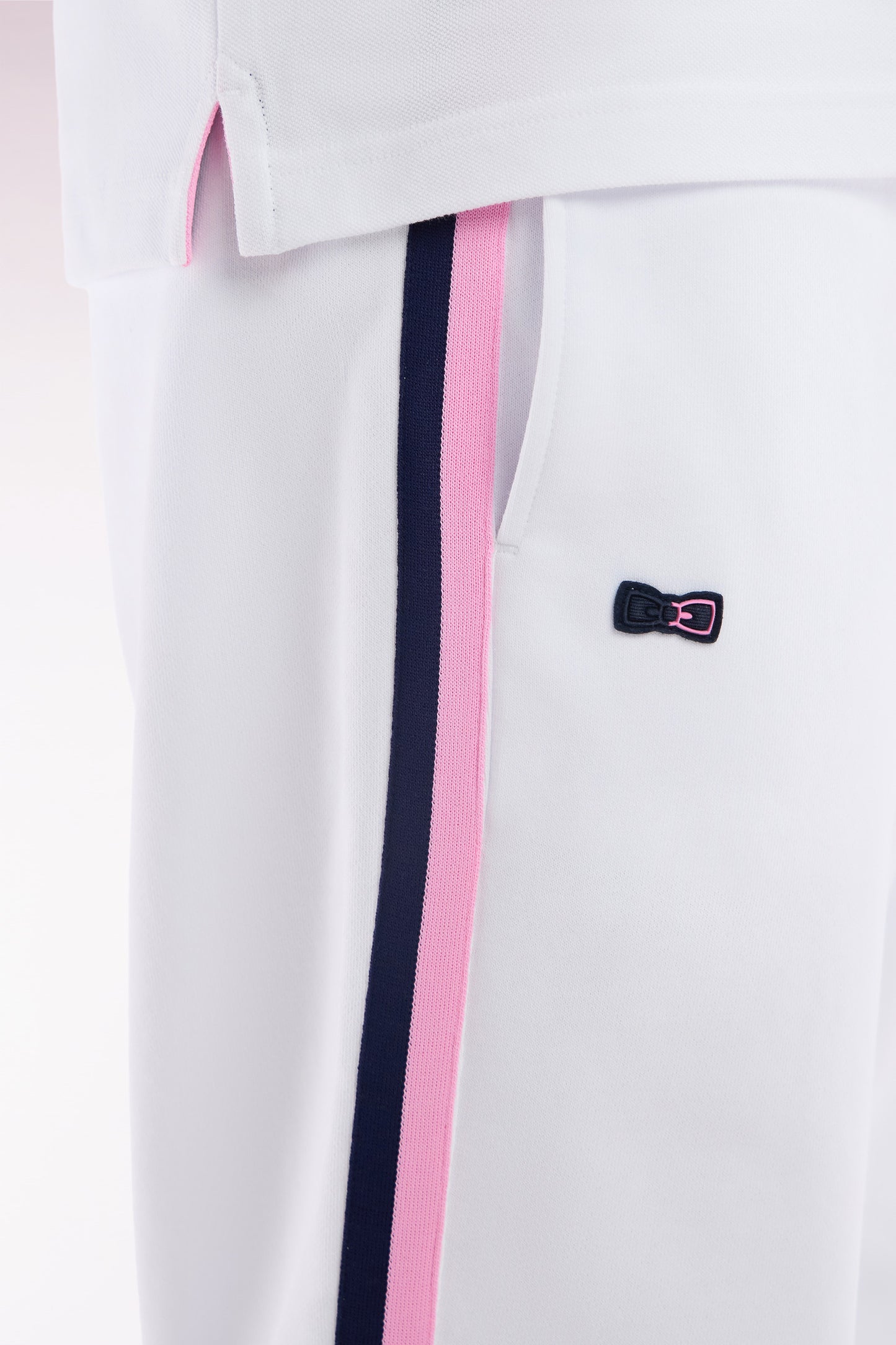 Relaxed-fit white cotton jogging pants with tricolor accents