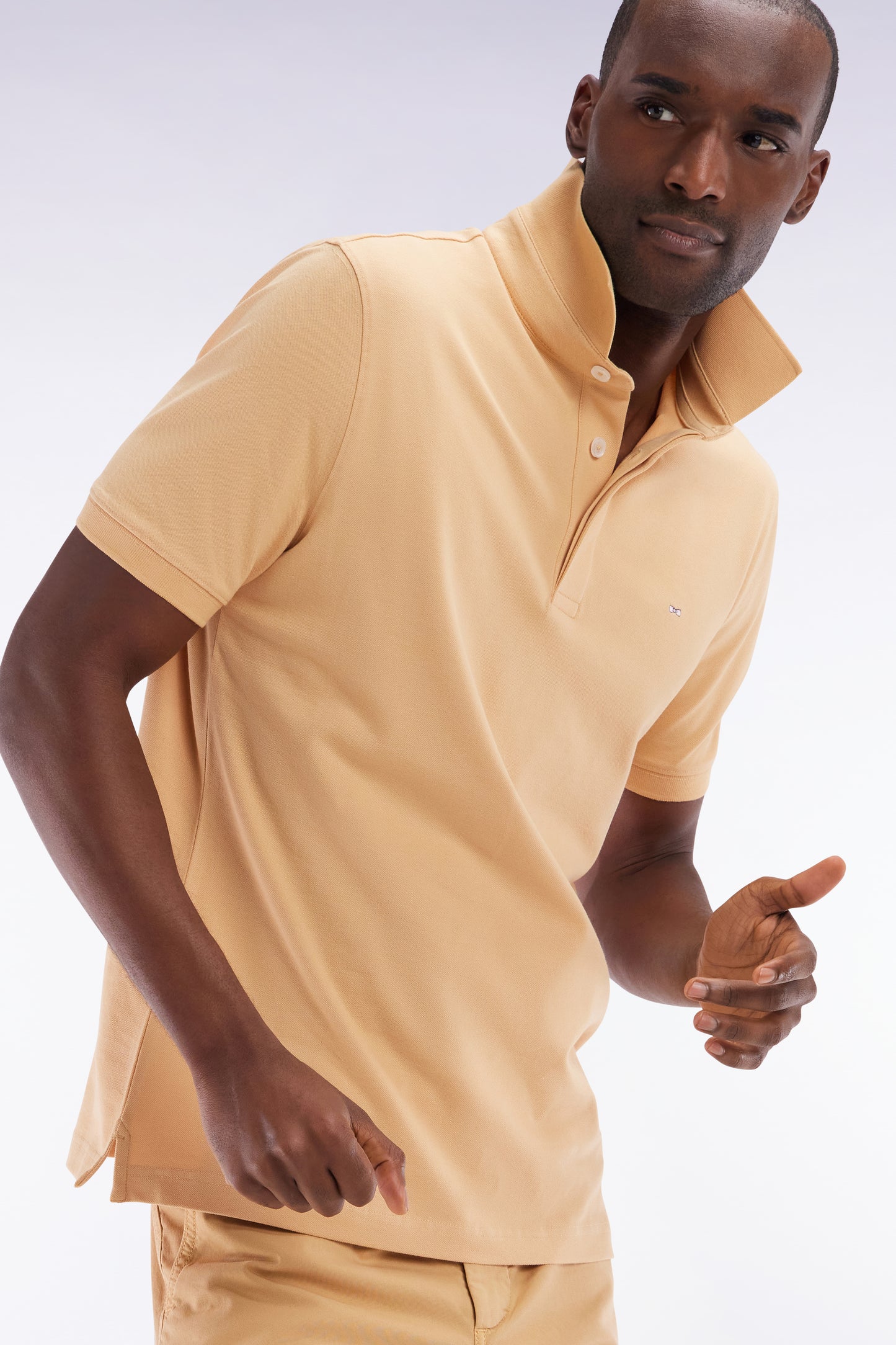 Slim-fit short-sleeved polo shirt in camel stretch cotton piqué