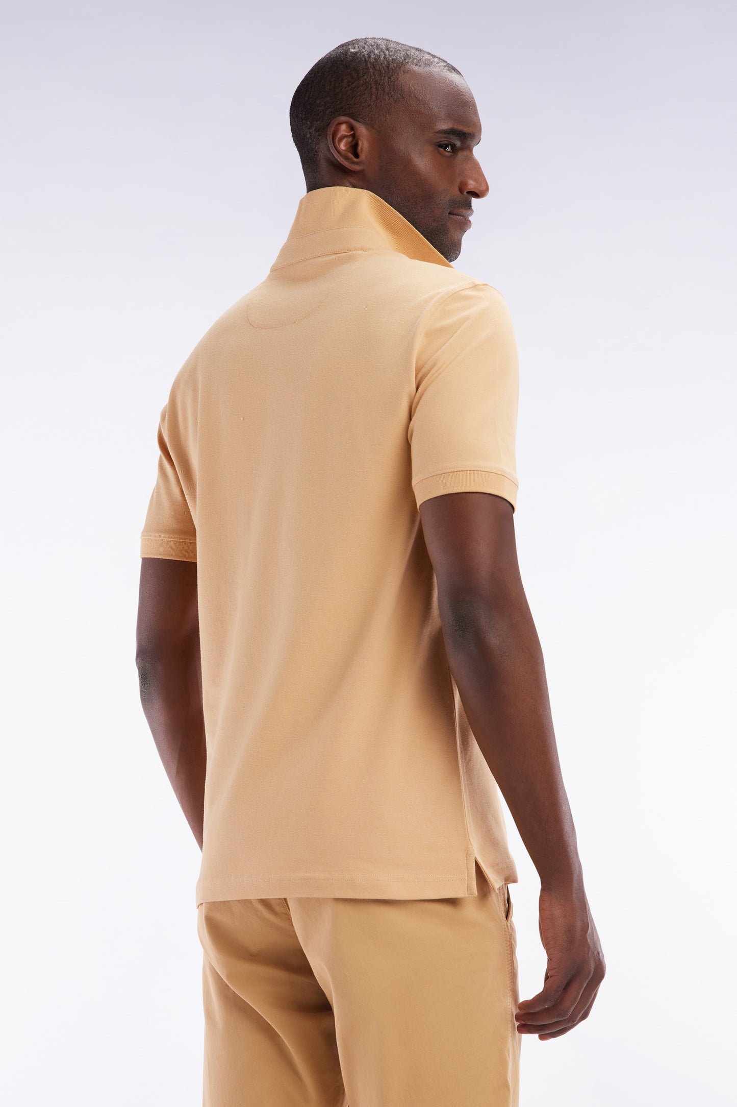 Slim-fit short-sleeved polo shirt in camel stretch cotton piqué