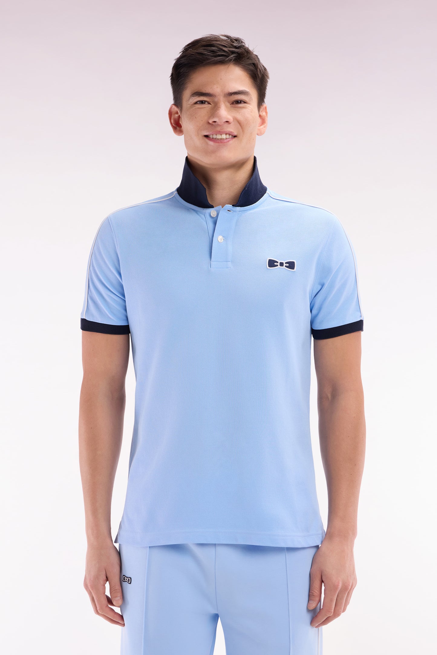 Straight-fit short-sleeved polo shirt in sky blue cotton with contrasting piping