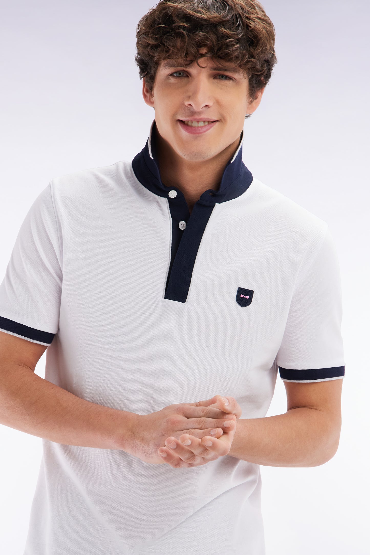 Slim-fit plain short-sleeved polo shirt in white stretch cotton with contrasting piping