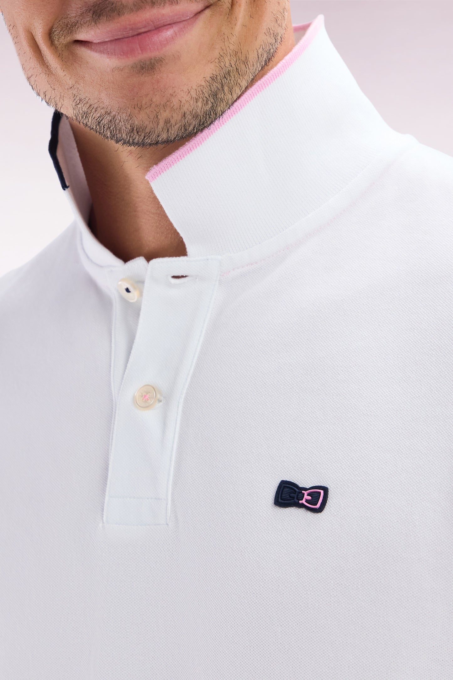 Relaxed-fit short-sleeved polo shirt in white cotton with piped collar