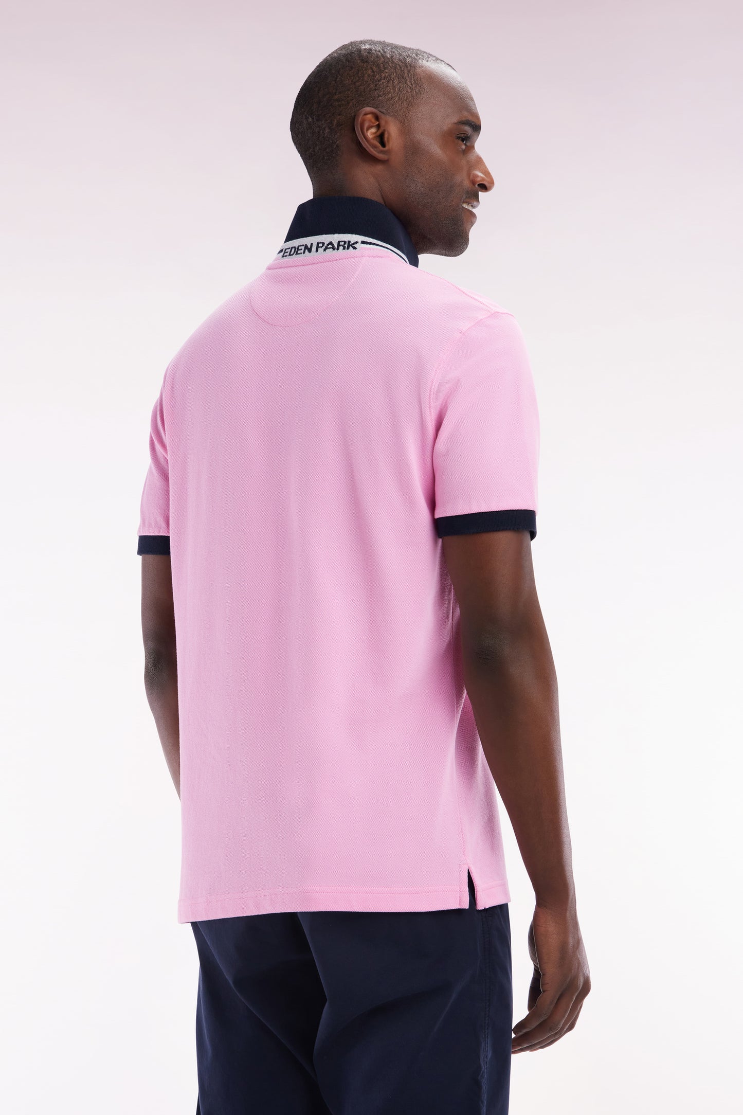 Straight-fit short-sleeved polo shirt in pink cotton piqué with tricolor embroidery