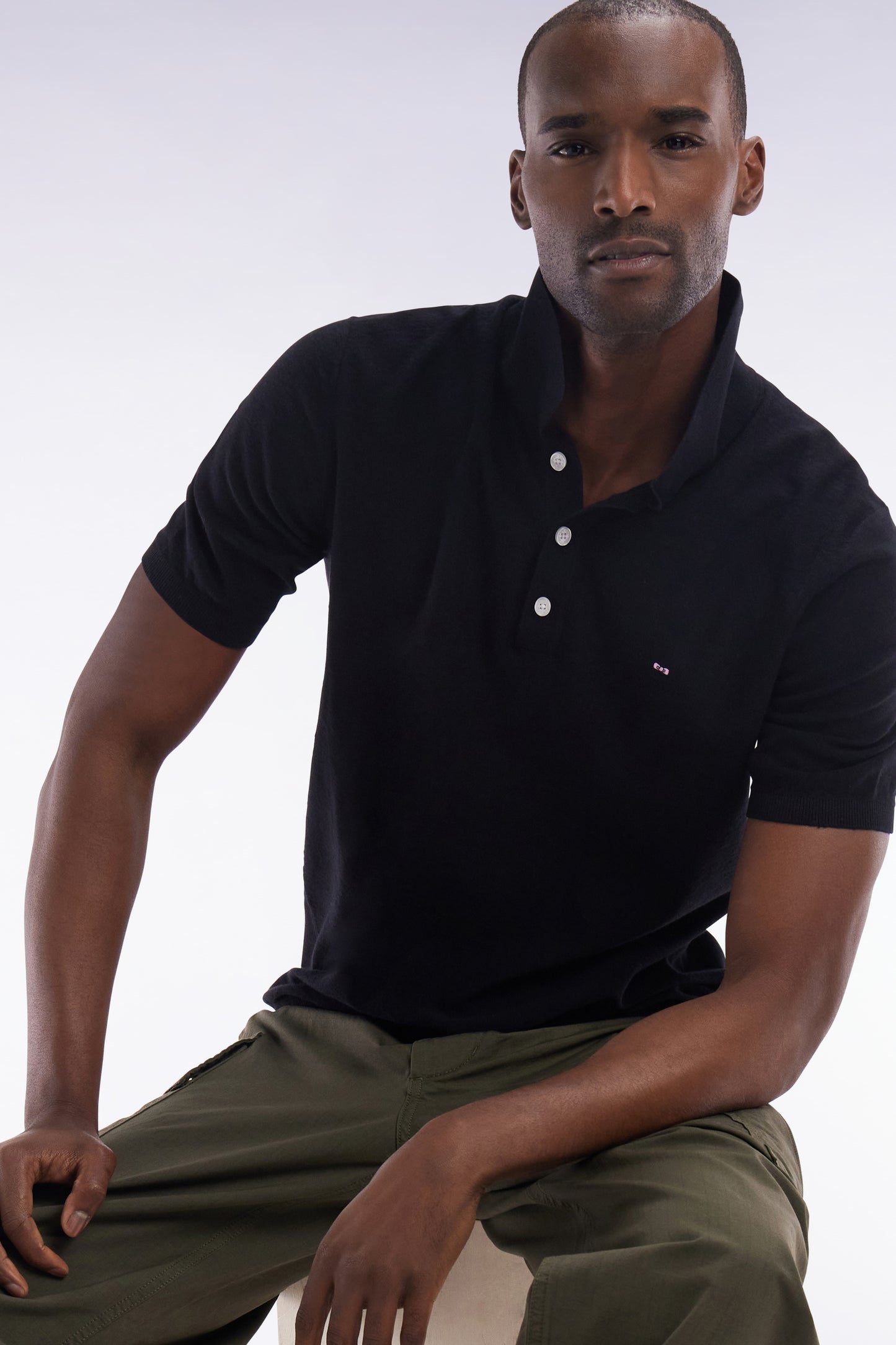 Straight-fit sleeveless black polo collar jumper