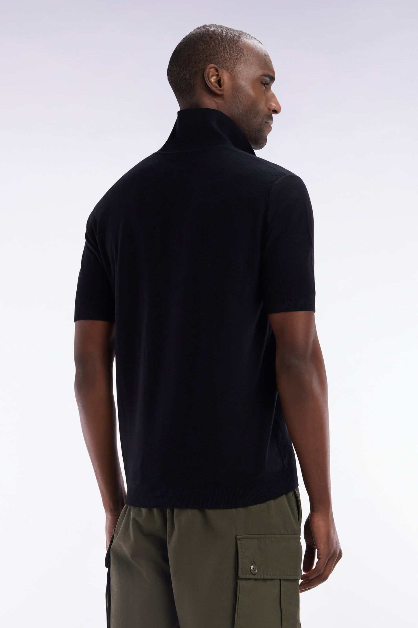 Straight-fit sleeveless black polo collar jumper