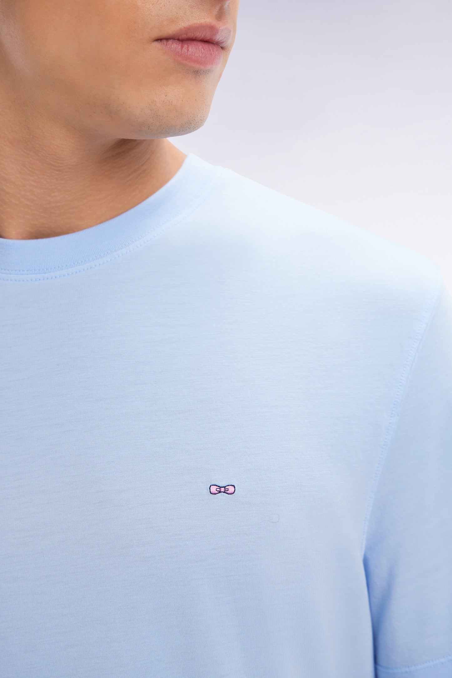 Straight-fit sky blue short-sleeved T-shirt