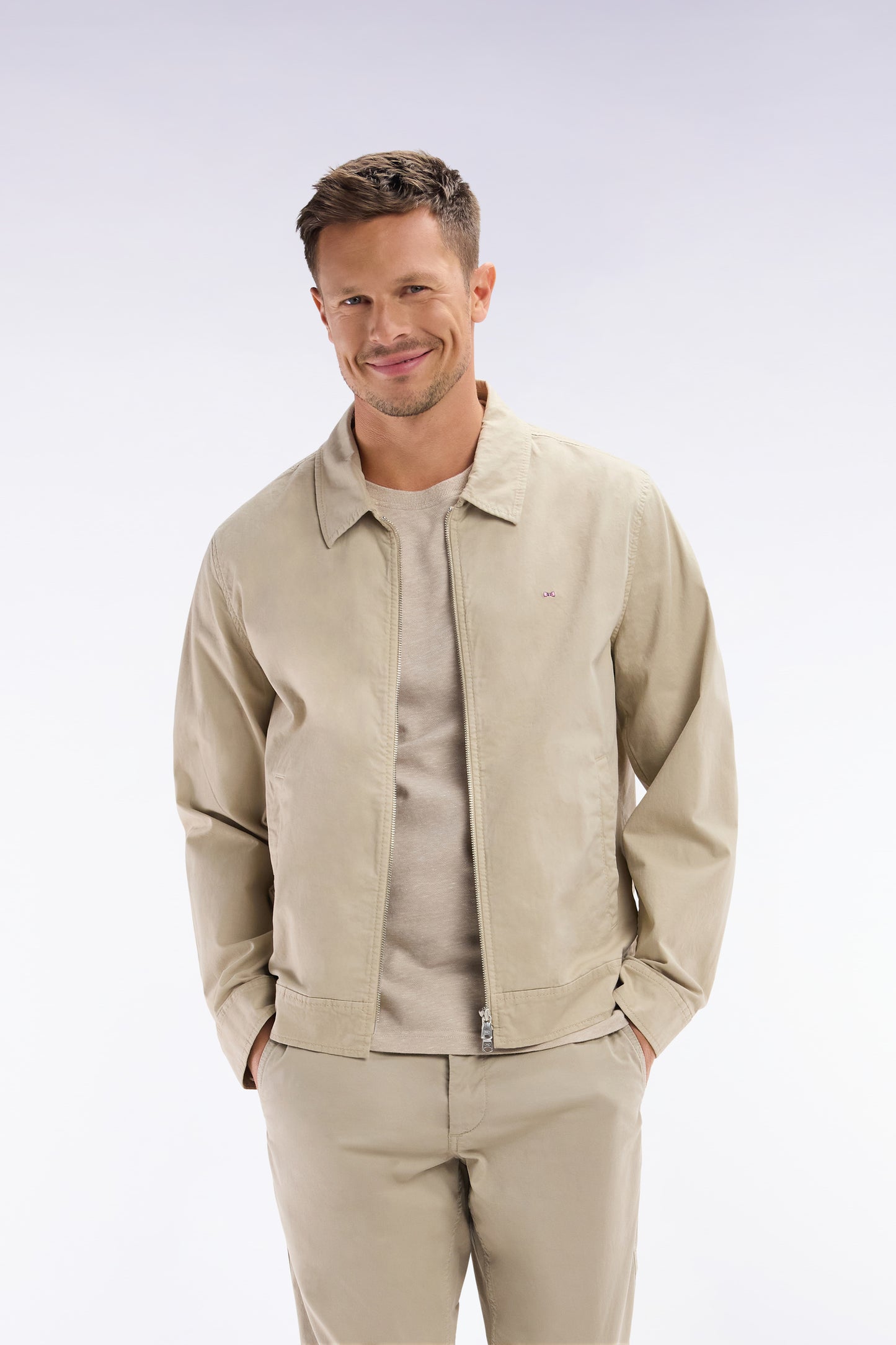 Zipped beige jacket in stretch cotton gabardine