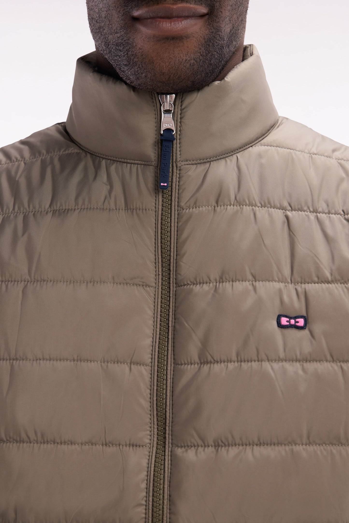 Sleeveless sand down jacket