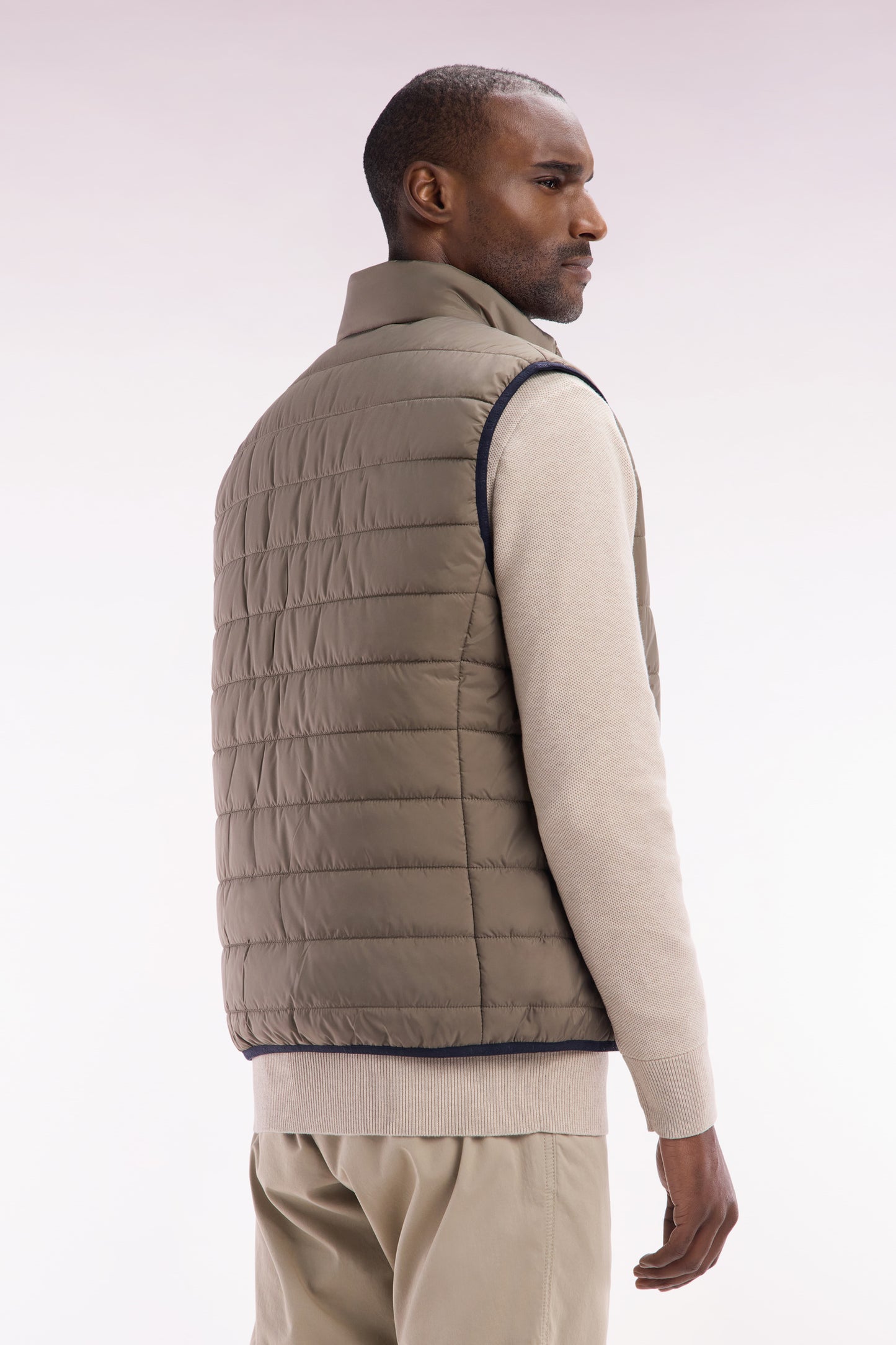 Sleeveless sand down jacket