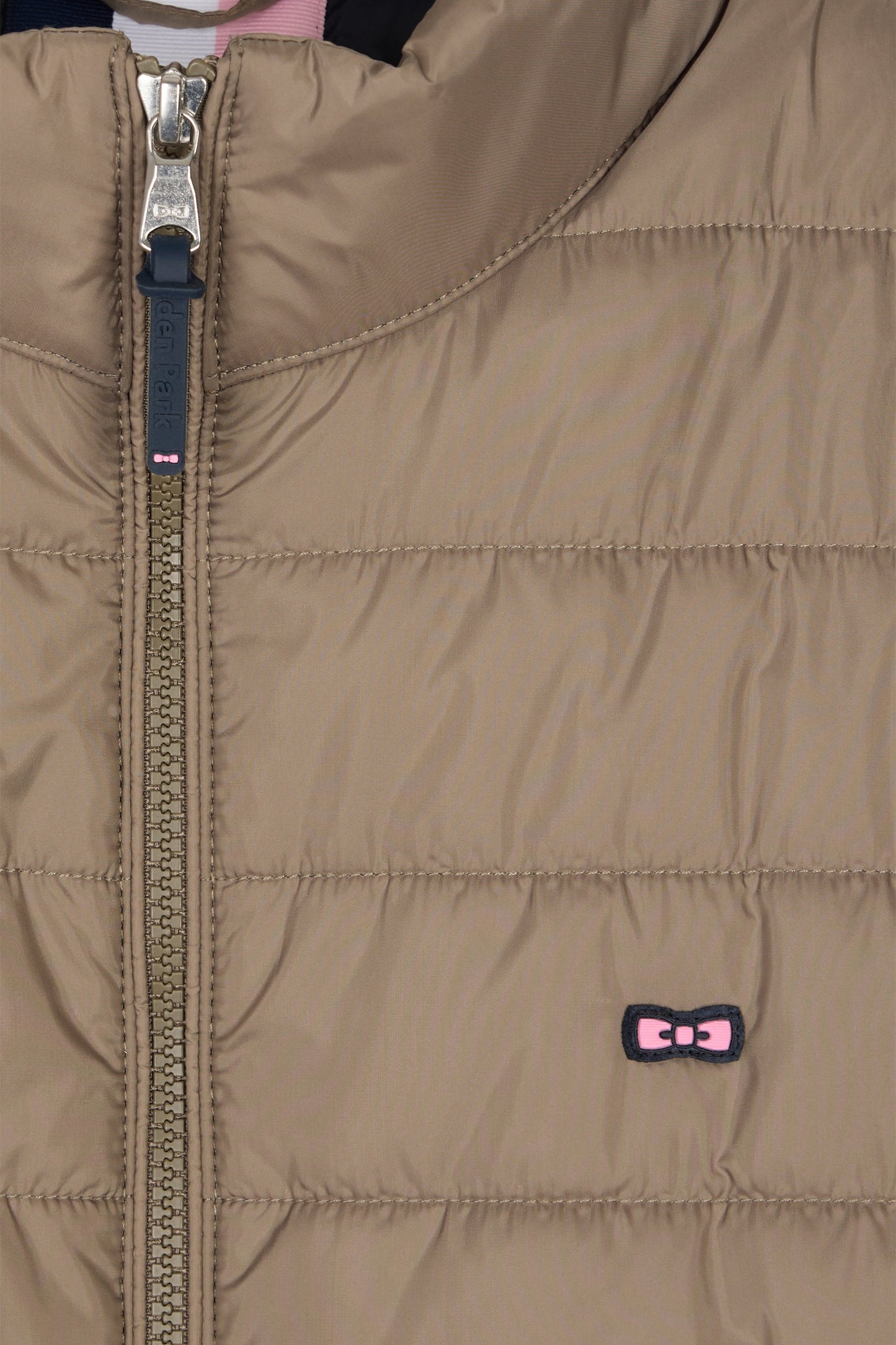Sleeveless sand down jacket
