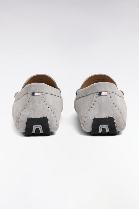 Mocassins en cuir suédé gris clair - Image 3