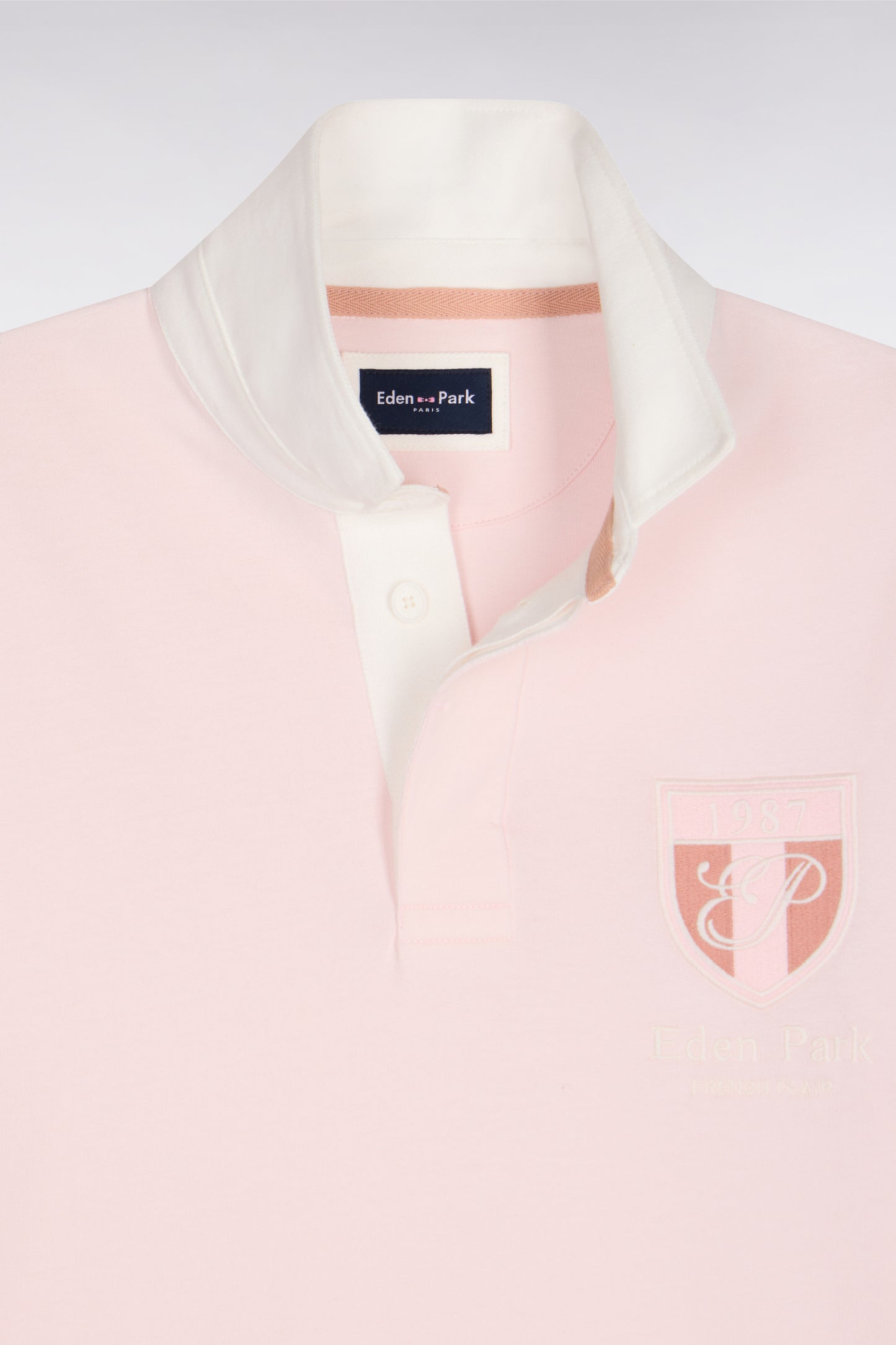 Regular fit short-sleeved jersey in pink cotton jersey with embroidered crest