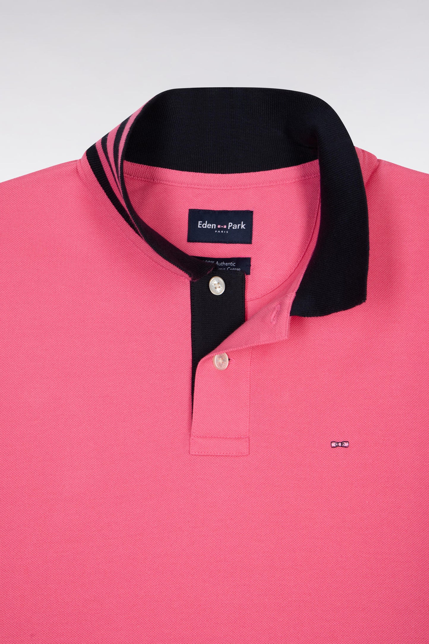 Short-sleeved polo shirt in pink cotton pique under striped collar, slim fit