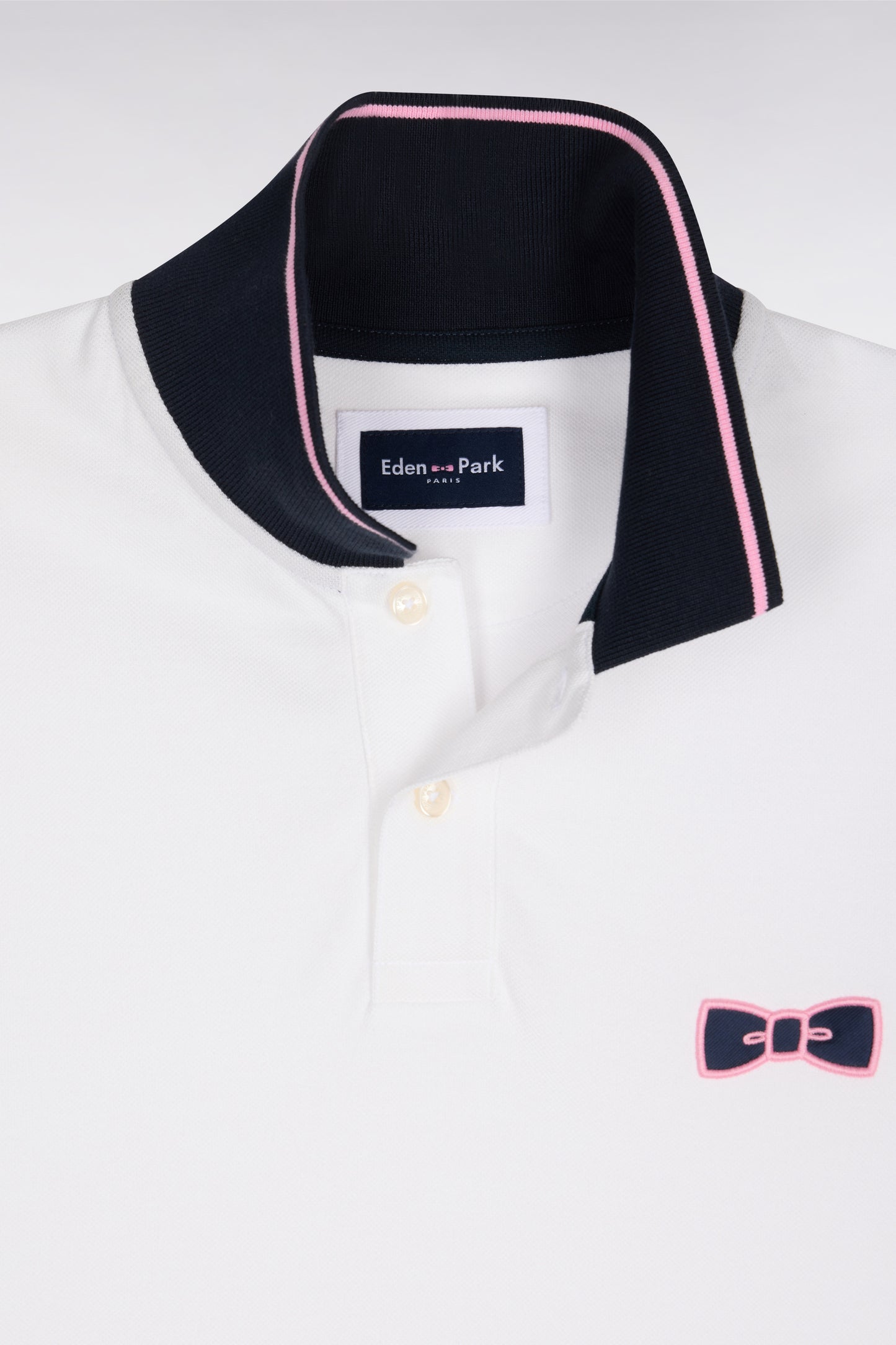 White cotton short-sleeved polo shirt with patched embroidery, regular fit