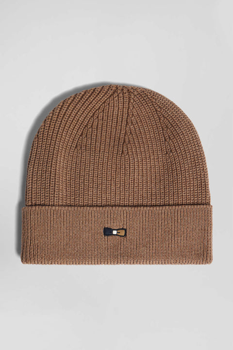 Knitted hat in hazelnut cotton with tricolored details - Image 1