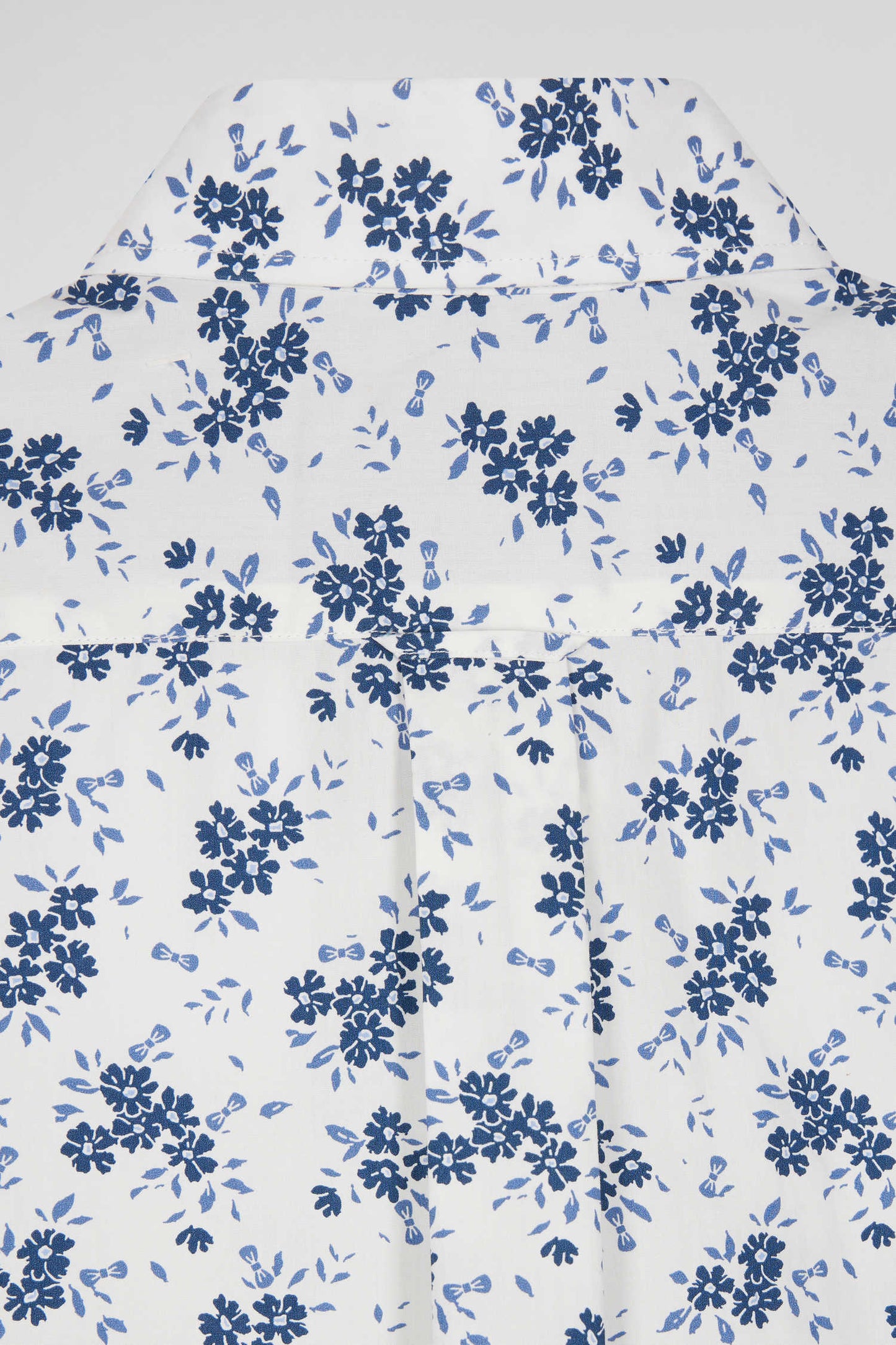 Regular ecru cotton poplin shirt with navy floral print