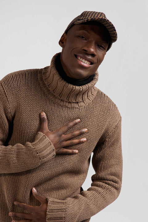 Regular brown wool and cotton blend turtleneck jumper - Image 3