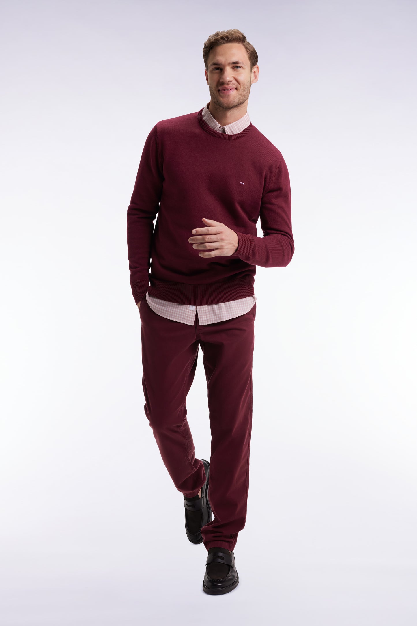 Pleatless chino pants in burgundy stretch cotton