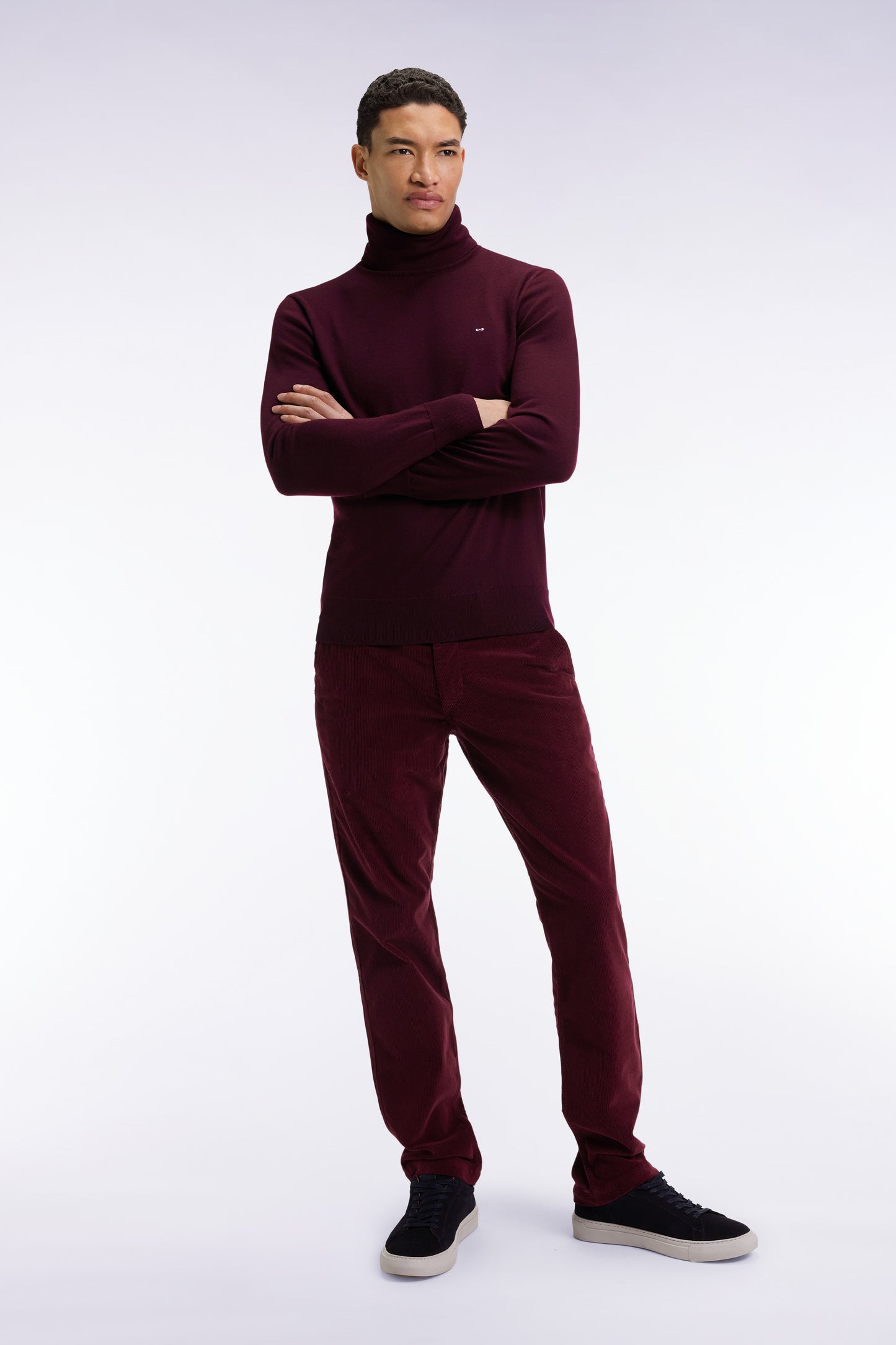 Pleatless chino pants in navy stretch velvet