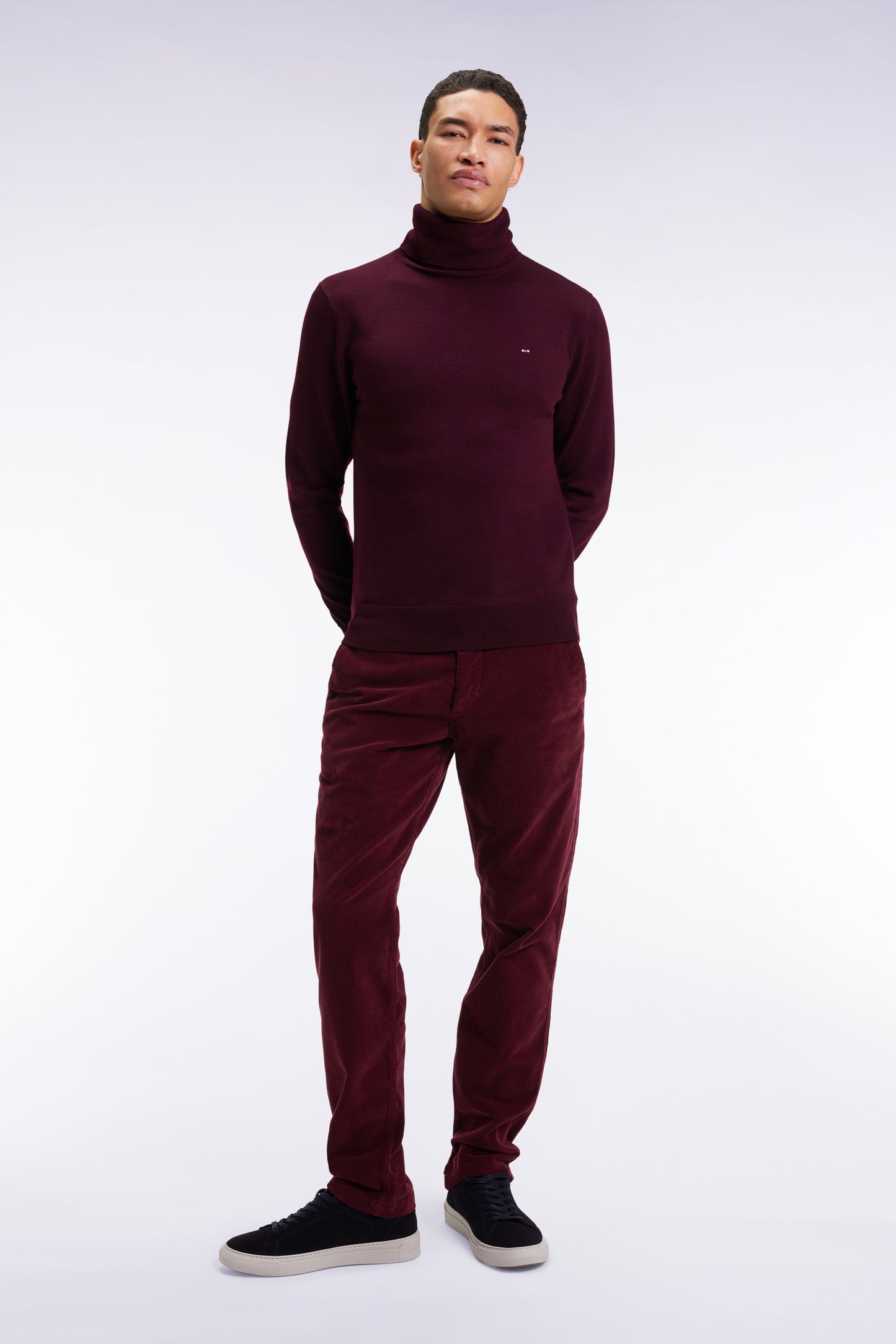 Pleatless chino pants in navy stretch velvet