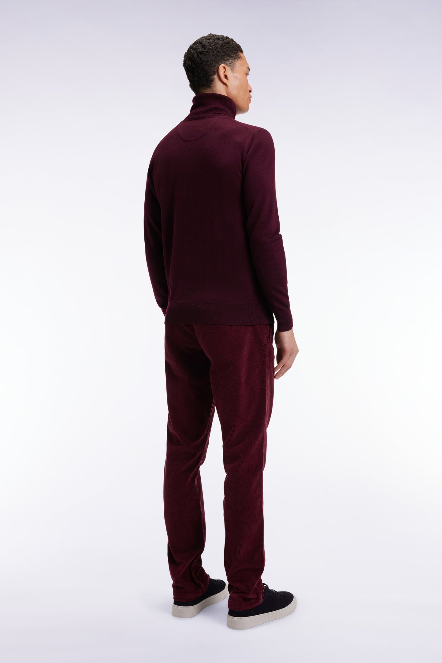 Pleatless chino pants in navy stretch velvet