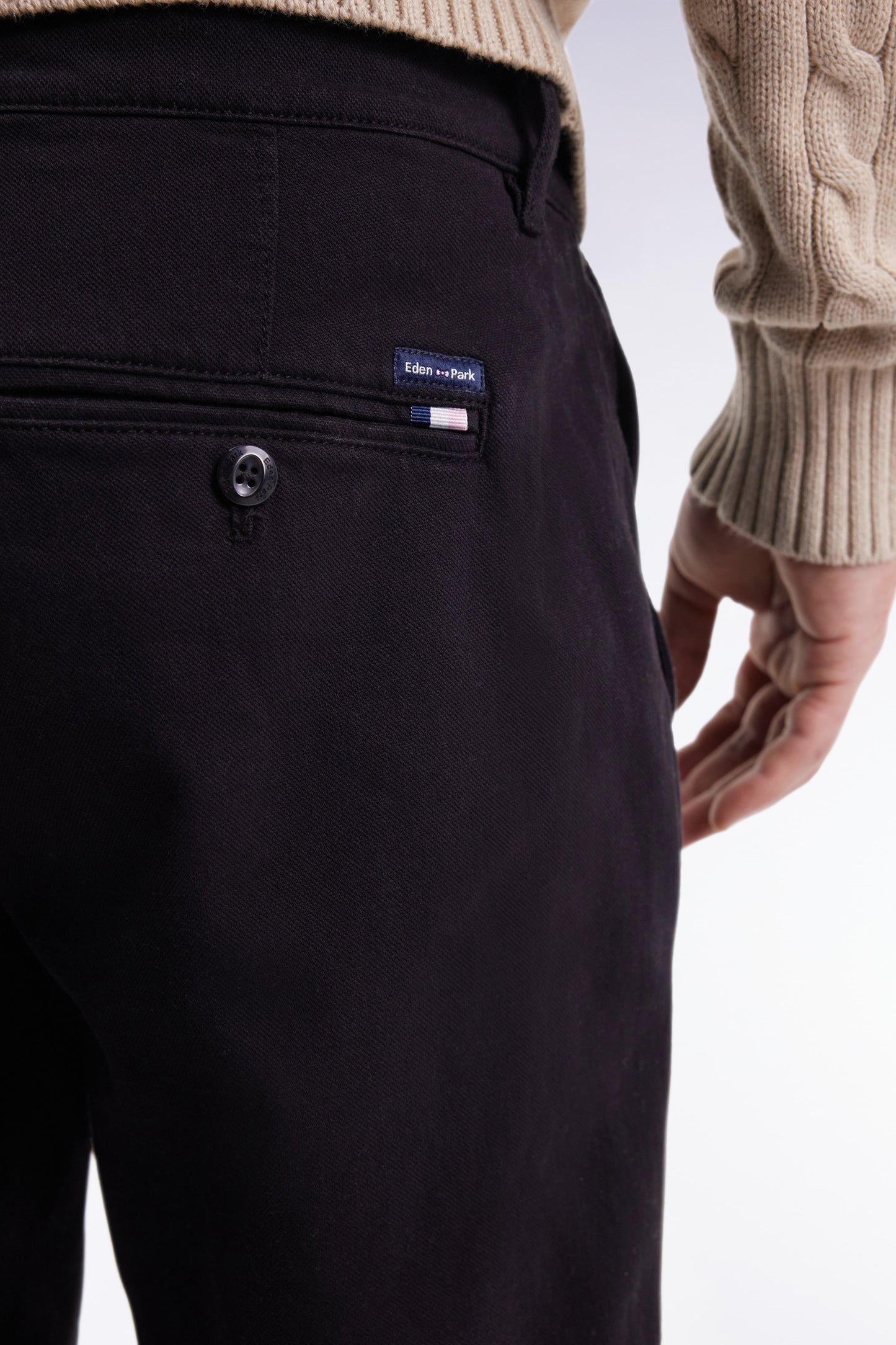 Pleatless chino pants in black stretch piqué cotton