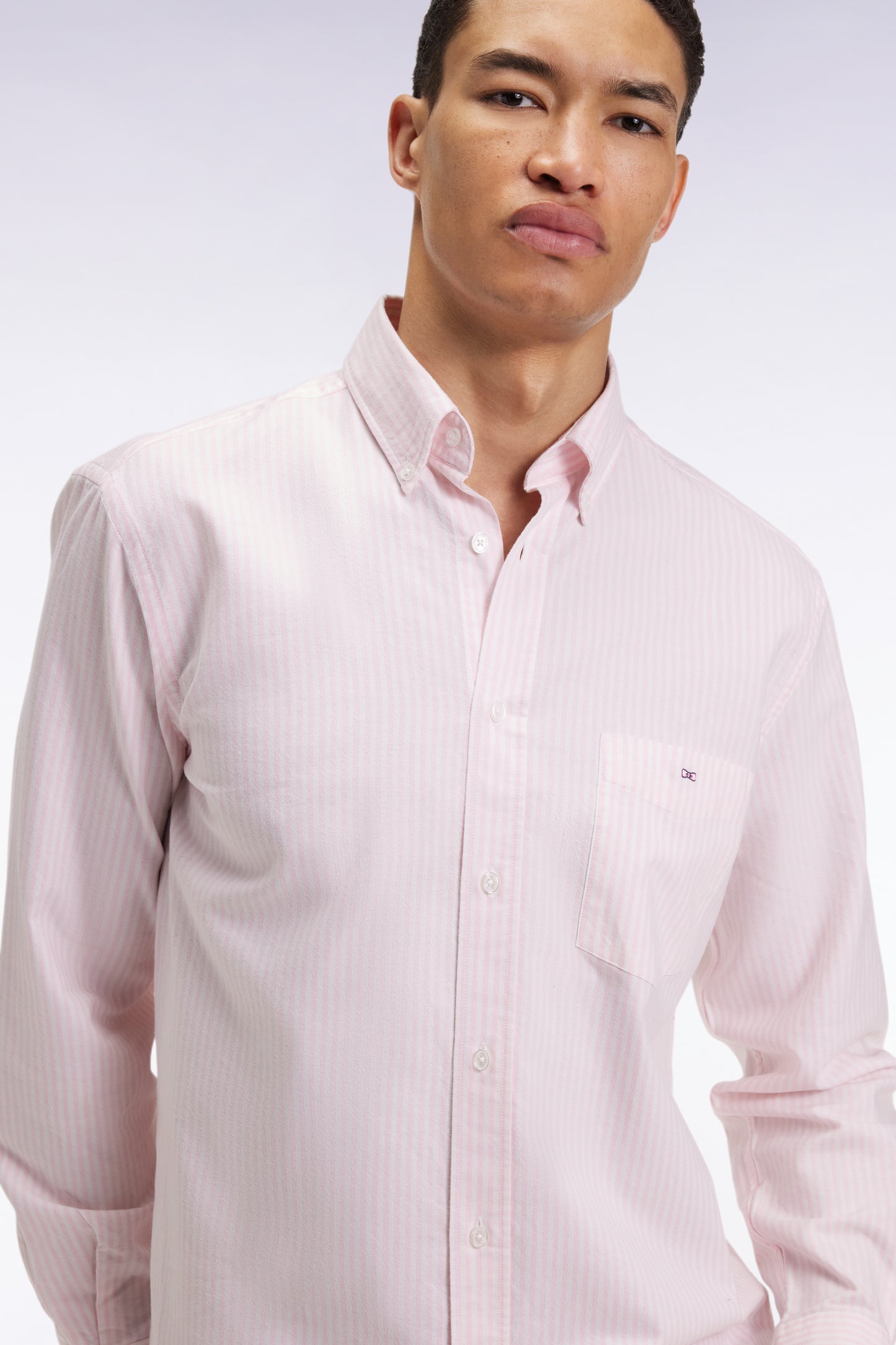 Chemise en popeline de coton rayée rose coupe droite