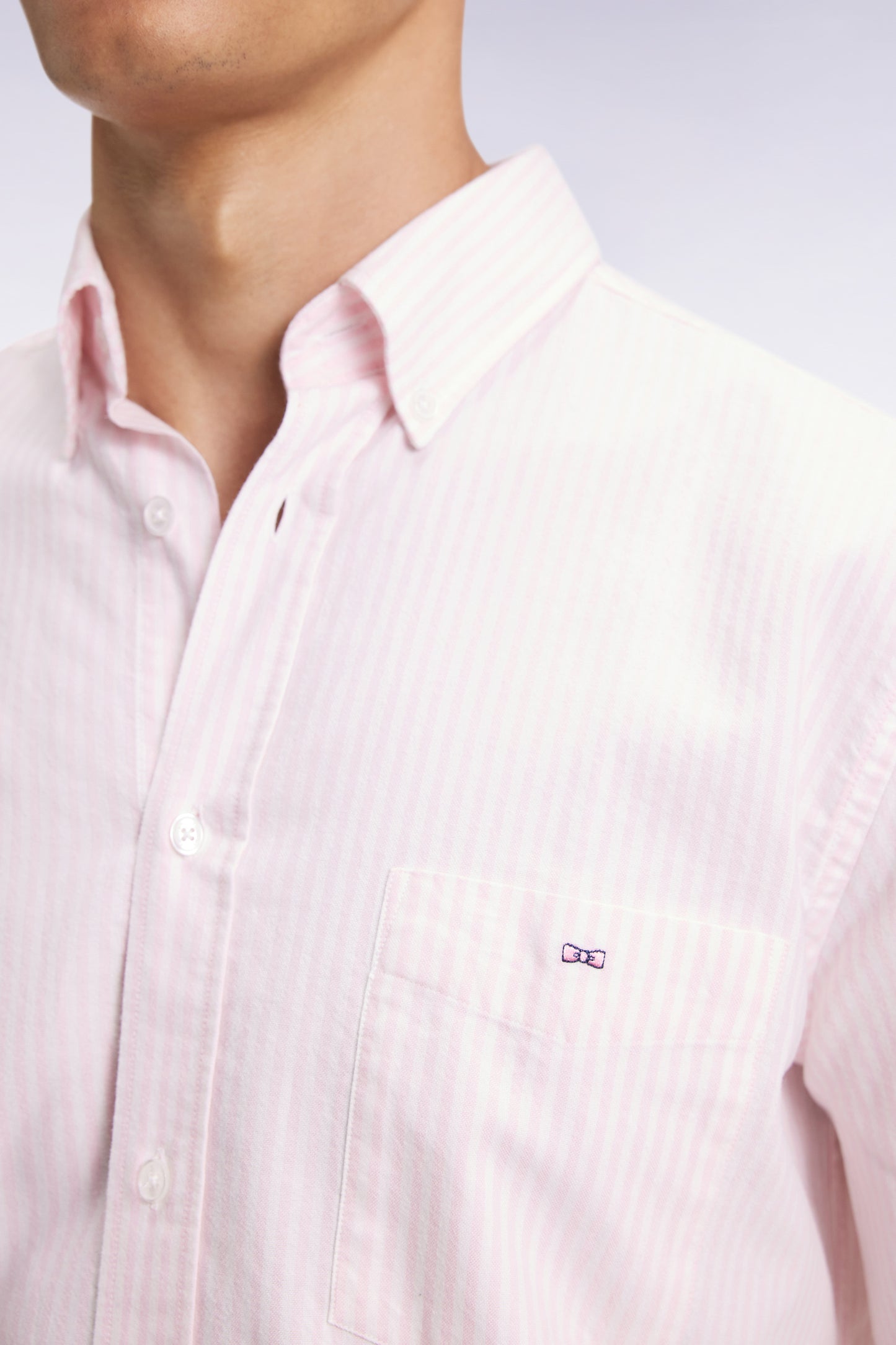 Chemise en popeline de coton rayée rose coupe droite