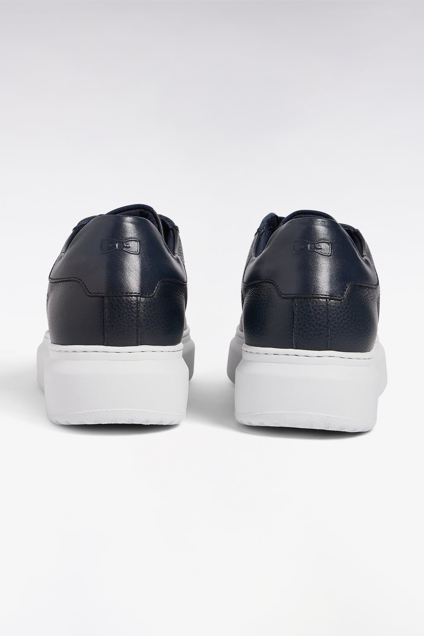 Low sneakers in navy grained leather
