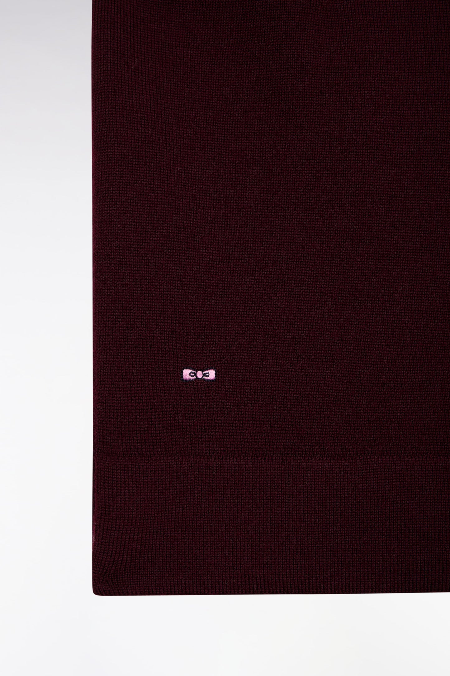 Cardigan with classic burgundy merino wool collar, straight cut