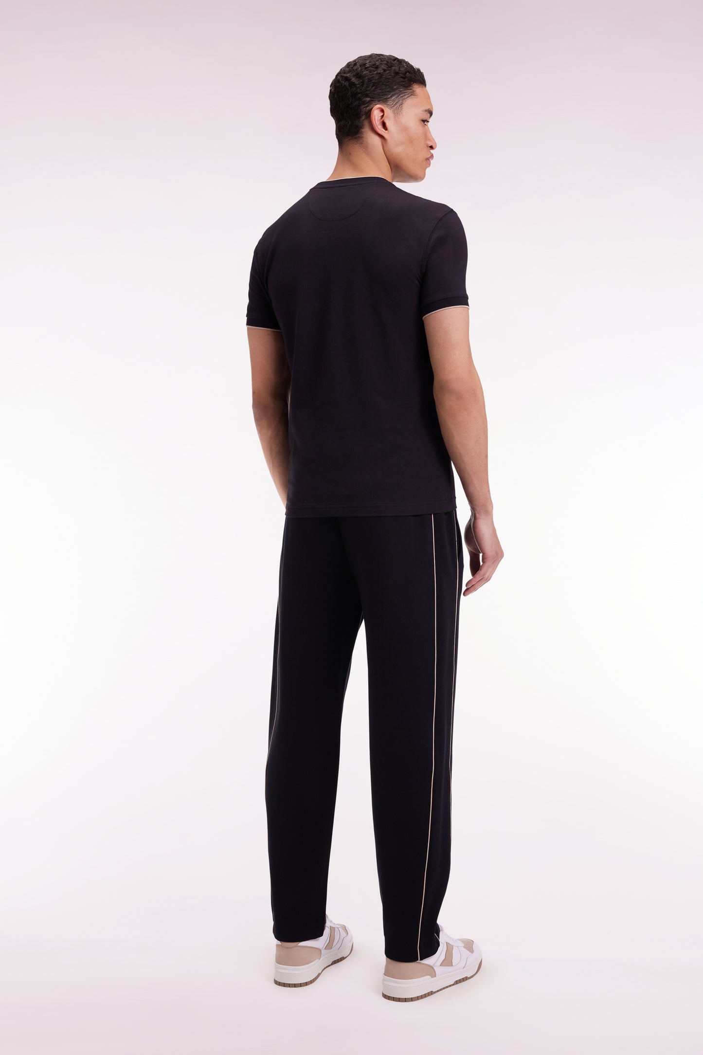 Black brushed fleece jogging suit with piping and front pleats, straight cut