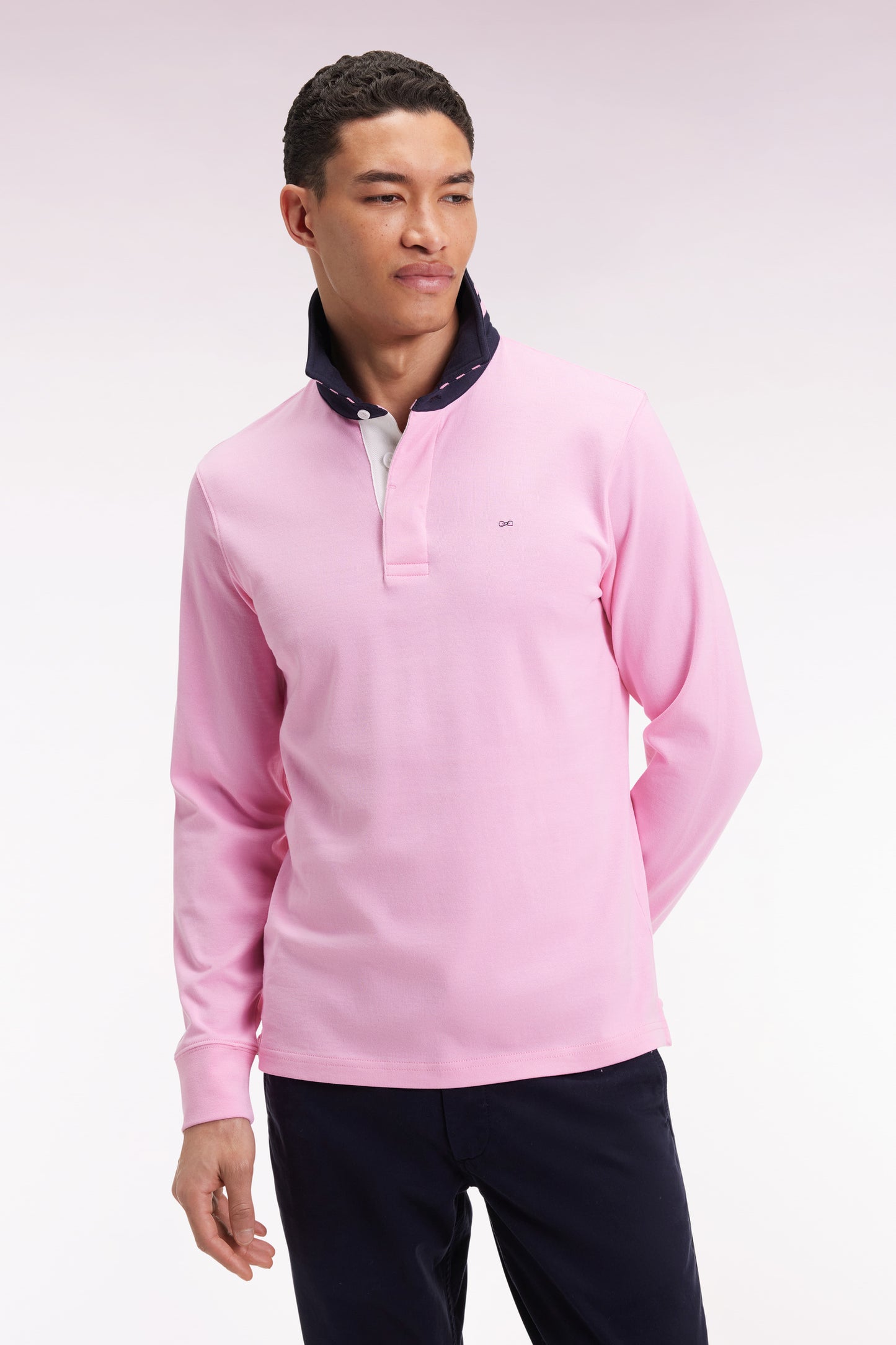Long-sleeved jersey in pink under striped collar