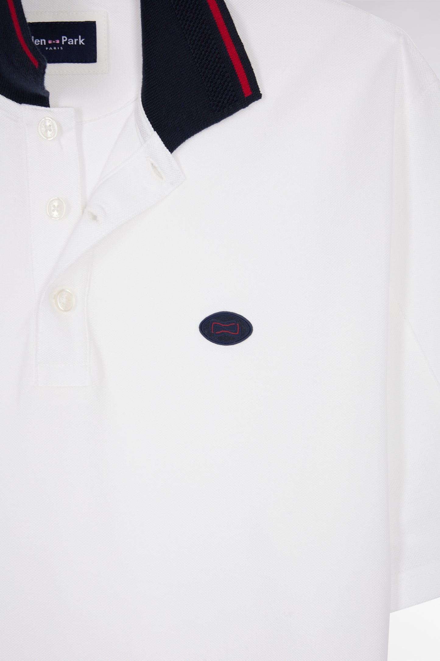 White short-sleeved loose-fitting polo shirt