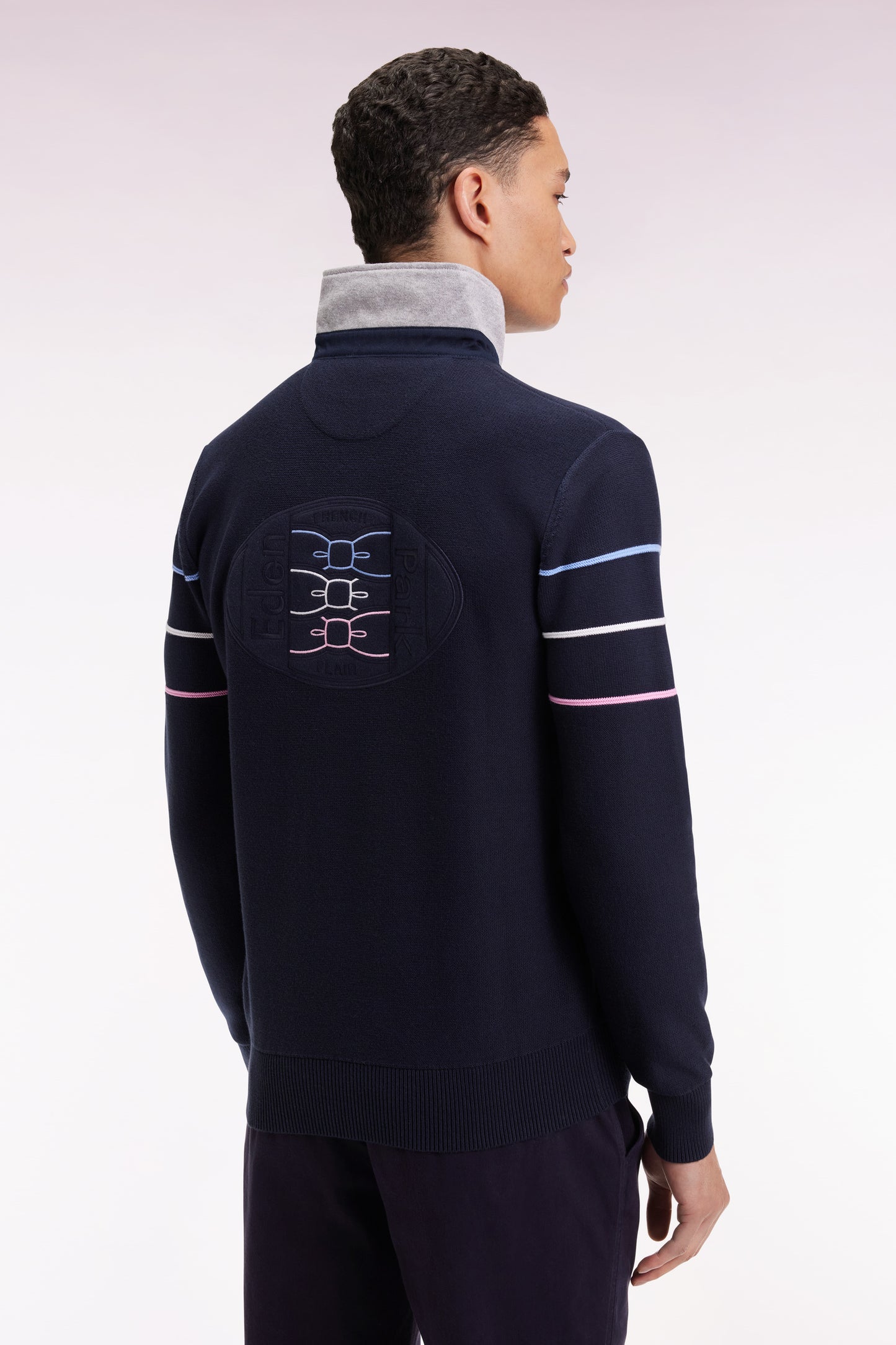Pull col maillot en coton marine dos brodé