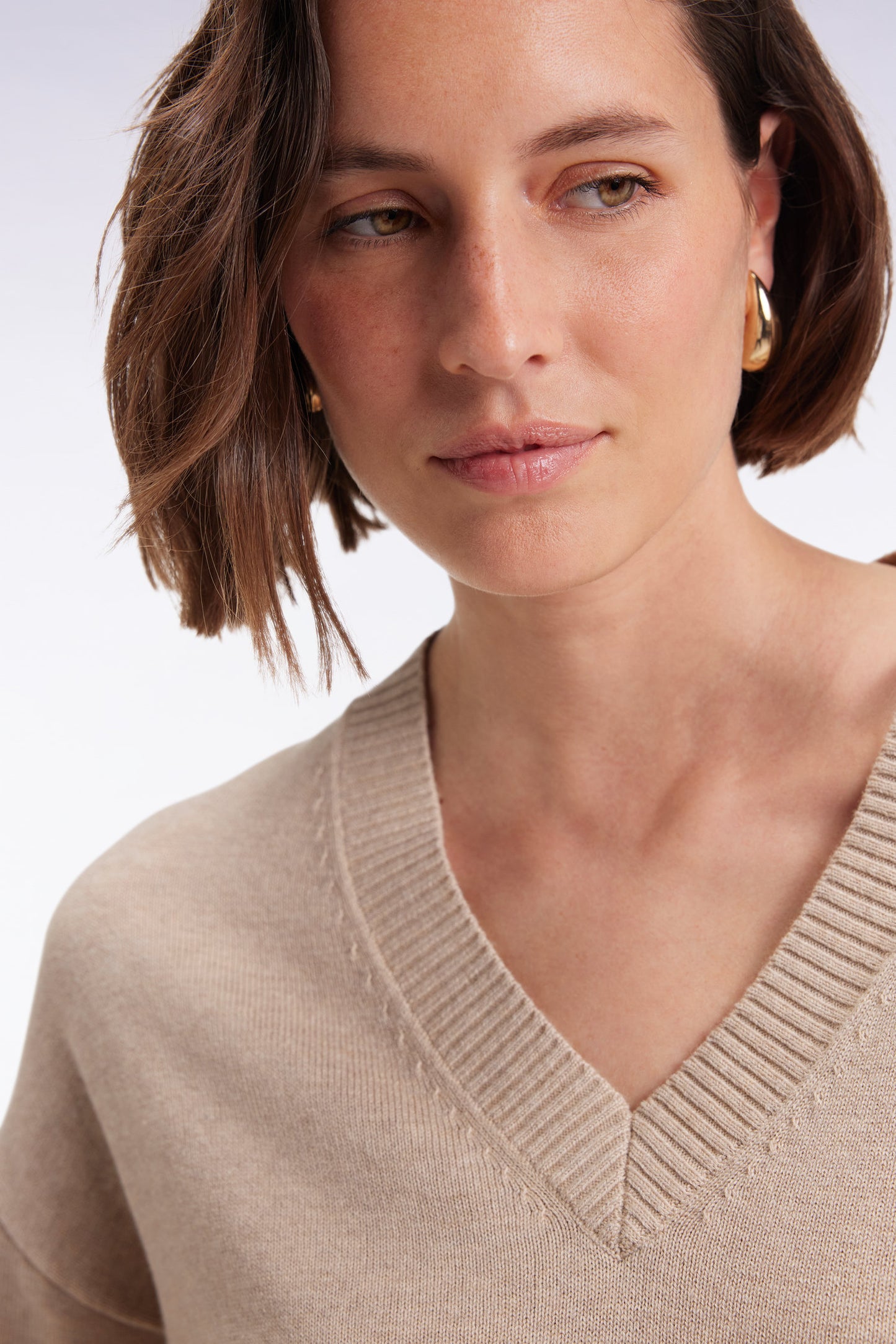 Relaxed fit V-neck sweater in beige wool and cotton