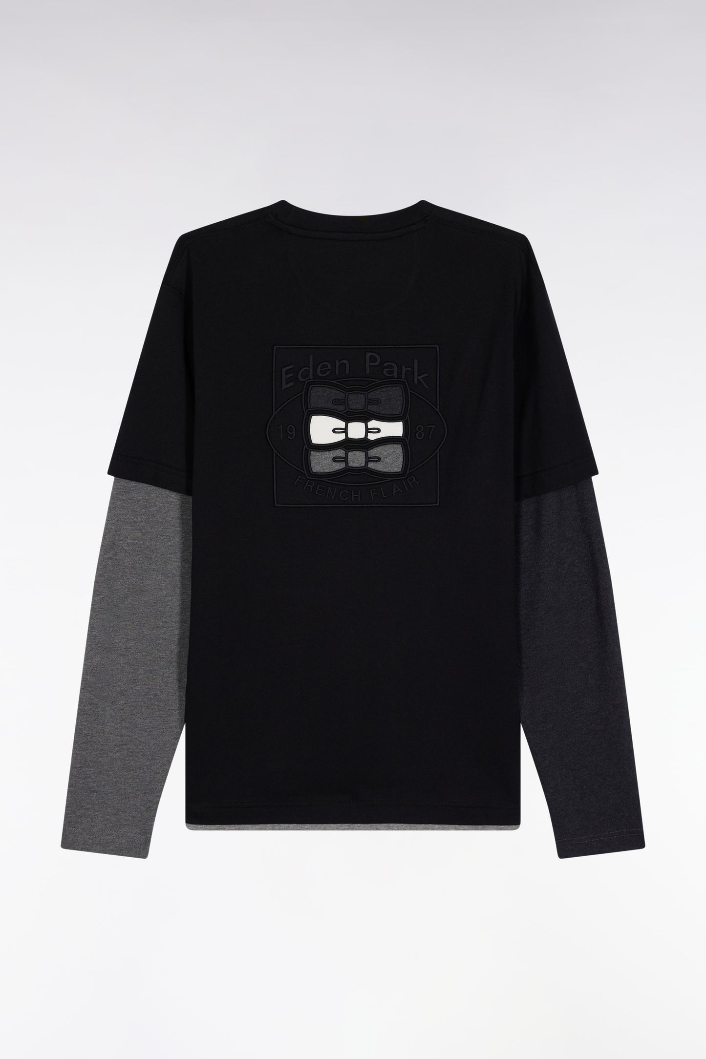 Long-sleeved black cotton T-shirt
