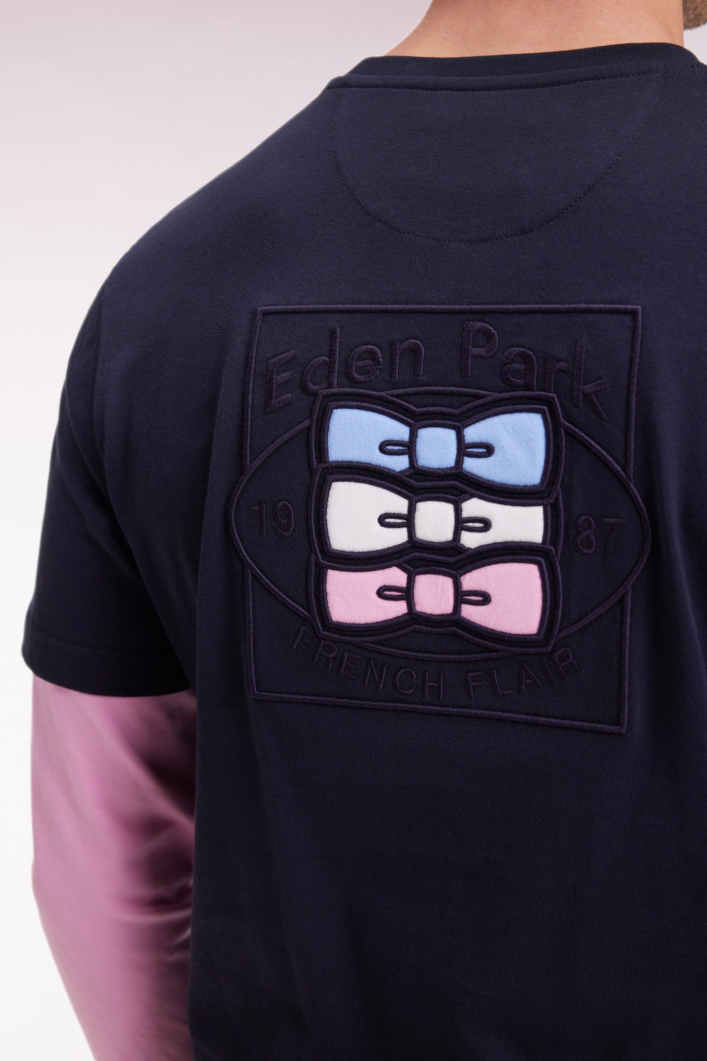 Long-sleeved black cotton T-shirt