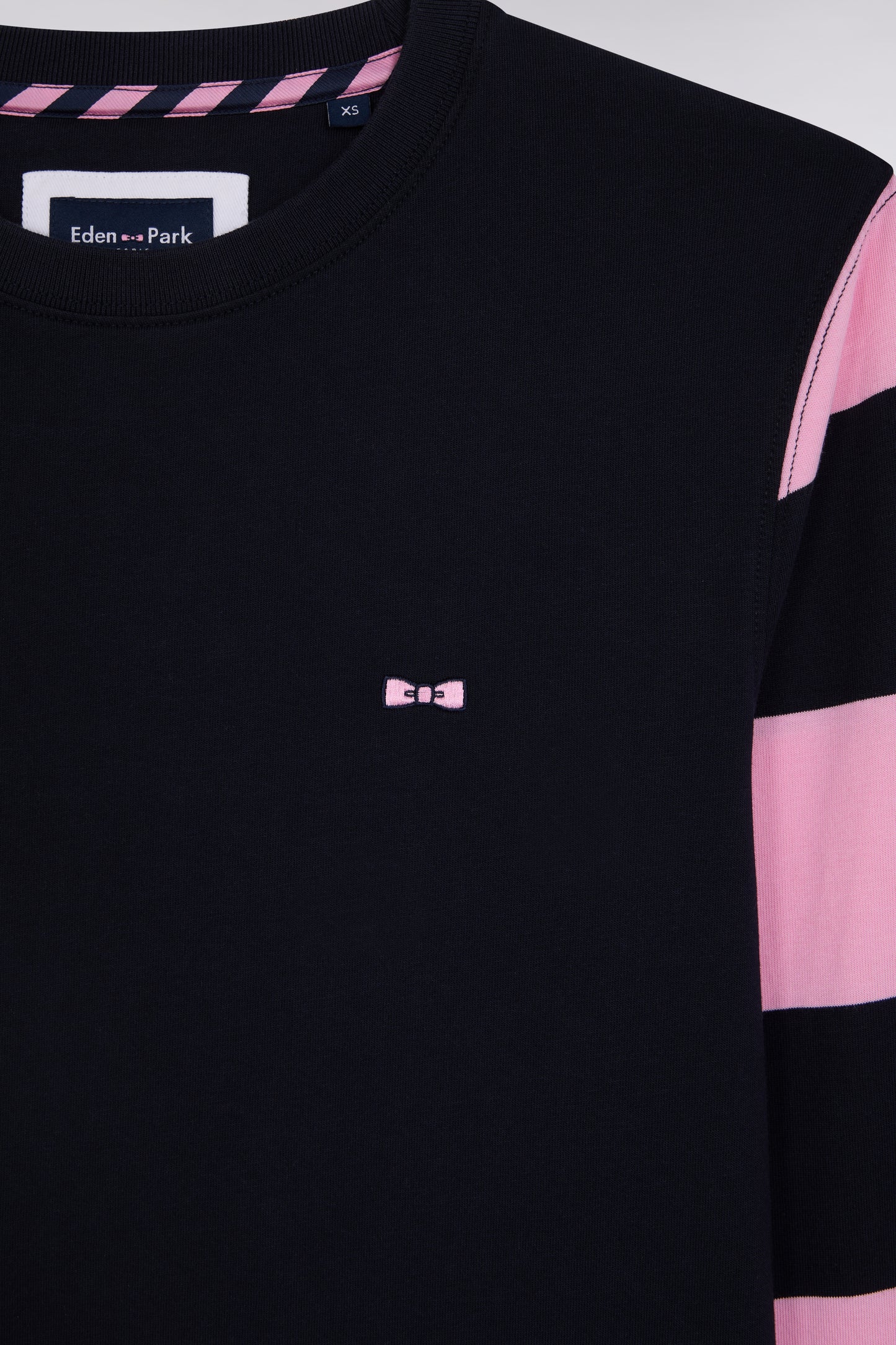 Long-sleeved black cotton T-shirt with pink striped sleeves - A SHOOTER