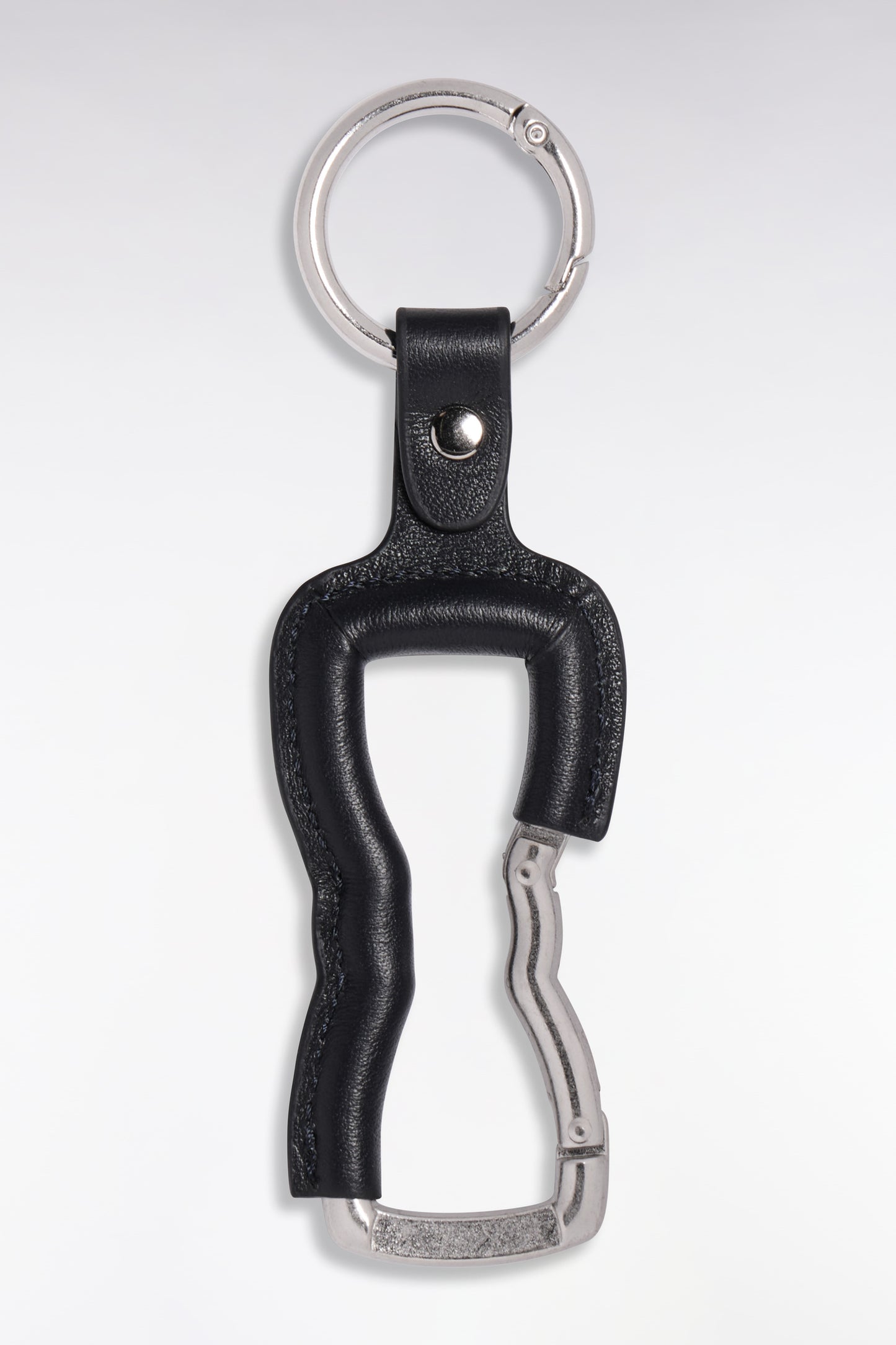 Porte-clés mousqueton nœud papillon en métal argenté et cuir marine