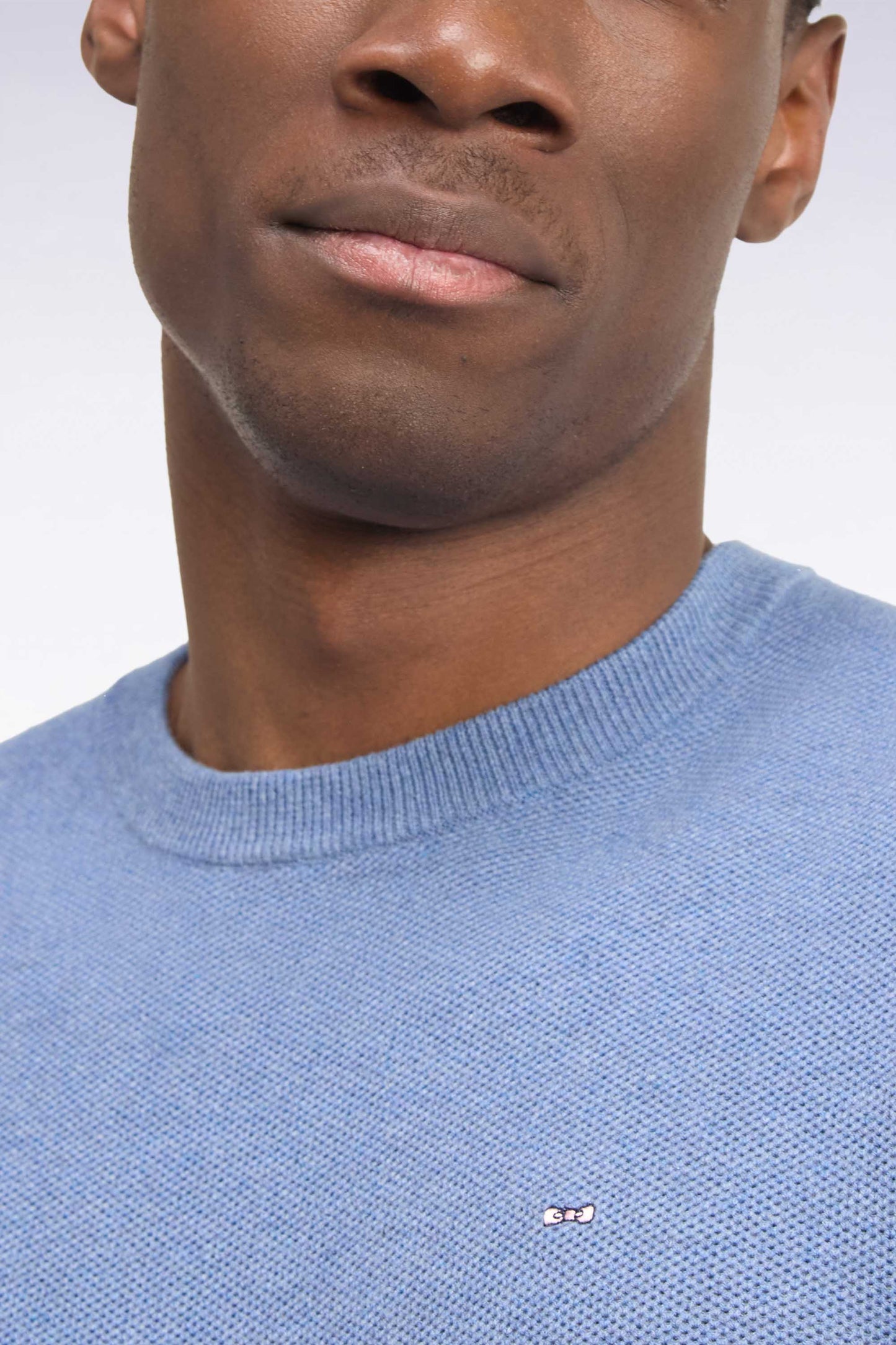 Pull col rond en coton bleu coupe droite
