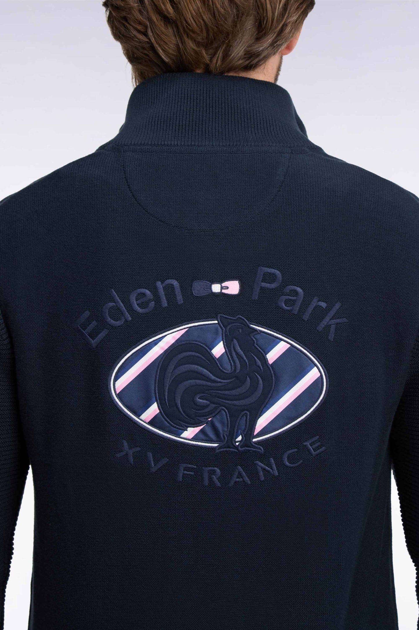 Pull à col montant zippé en coton marine broderie XV de France coupe regular