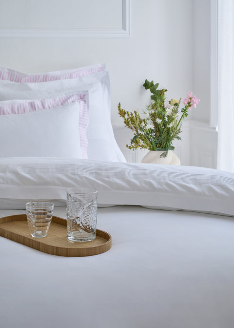Comforter cover in white cotton percale with pink striped edging - Image 2